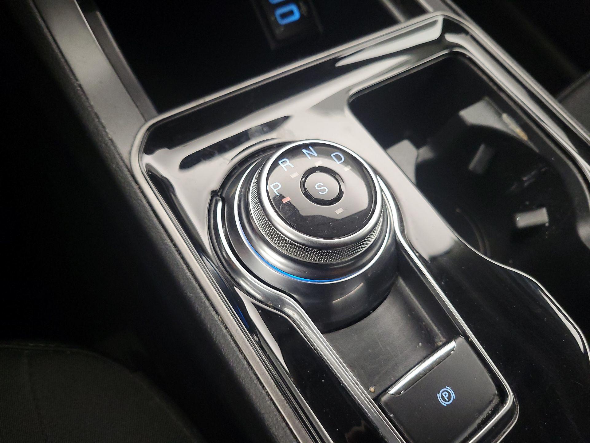 Thumbnail: 2020 Ford Edge - 17