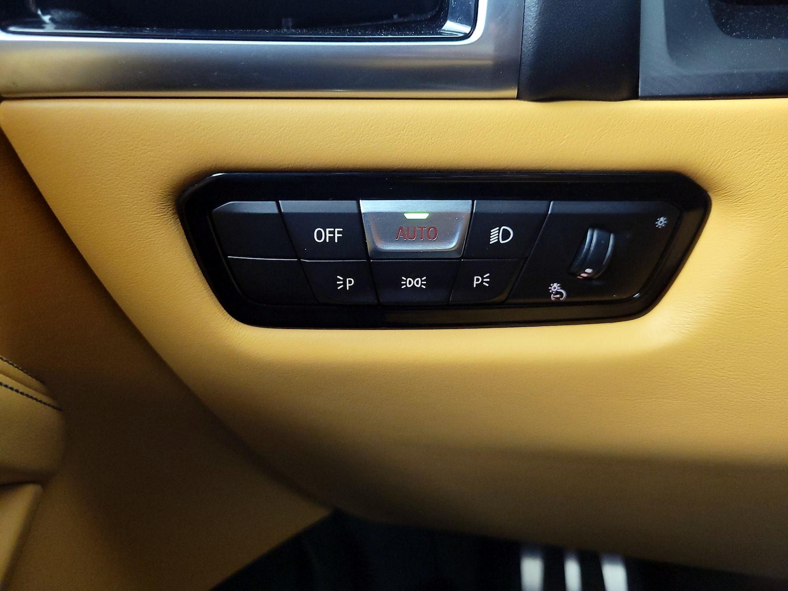 2020 BMW M8 Convertible Base - Photo 14