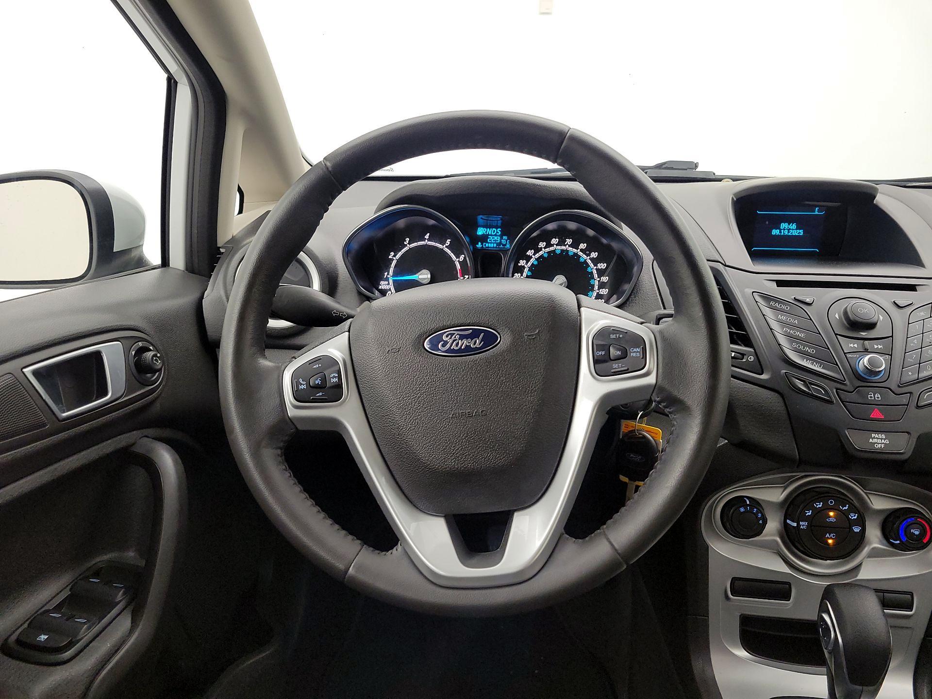 Thumbnail: 2014 Ford Fiesta - 10