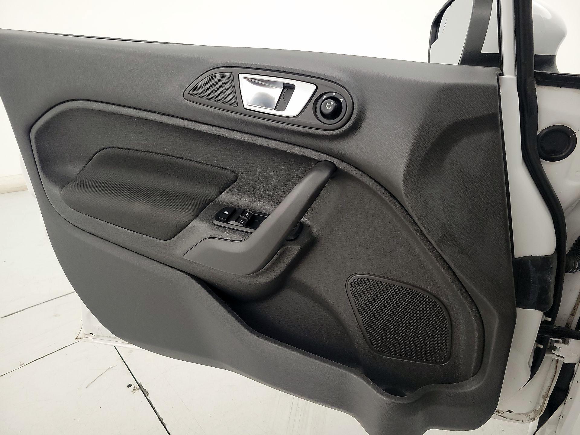 Thumbnail: 2014 Ford Fiesta - 12