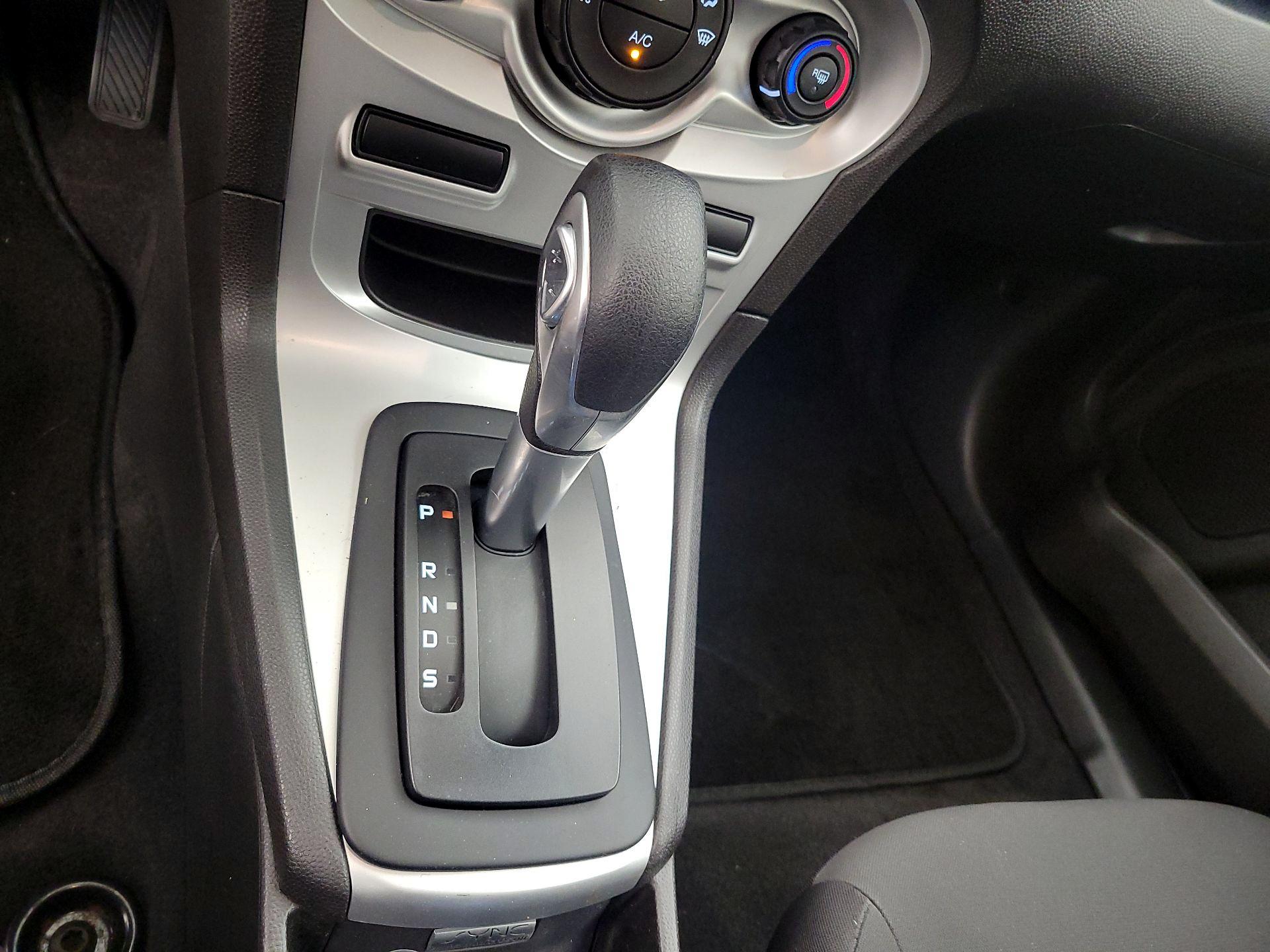 Thumbnail: 2014 Ford Fiesta - 15