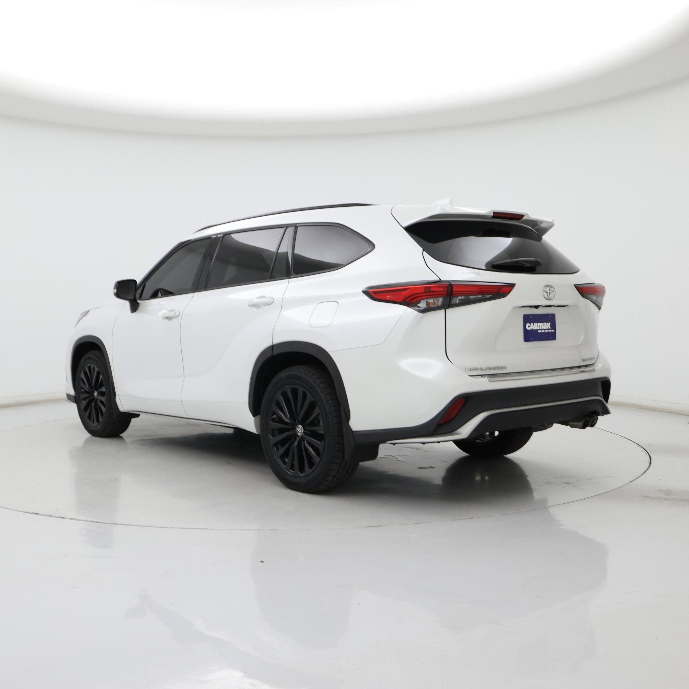 Thumbnail: 2023 Toyota Highlander - 2