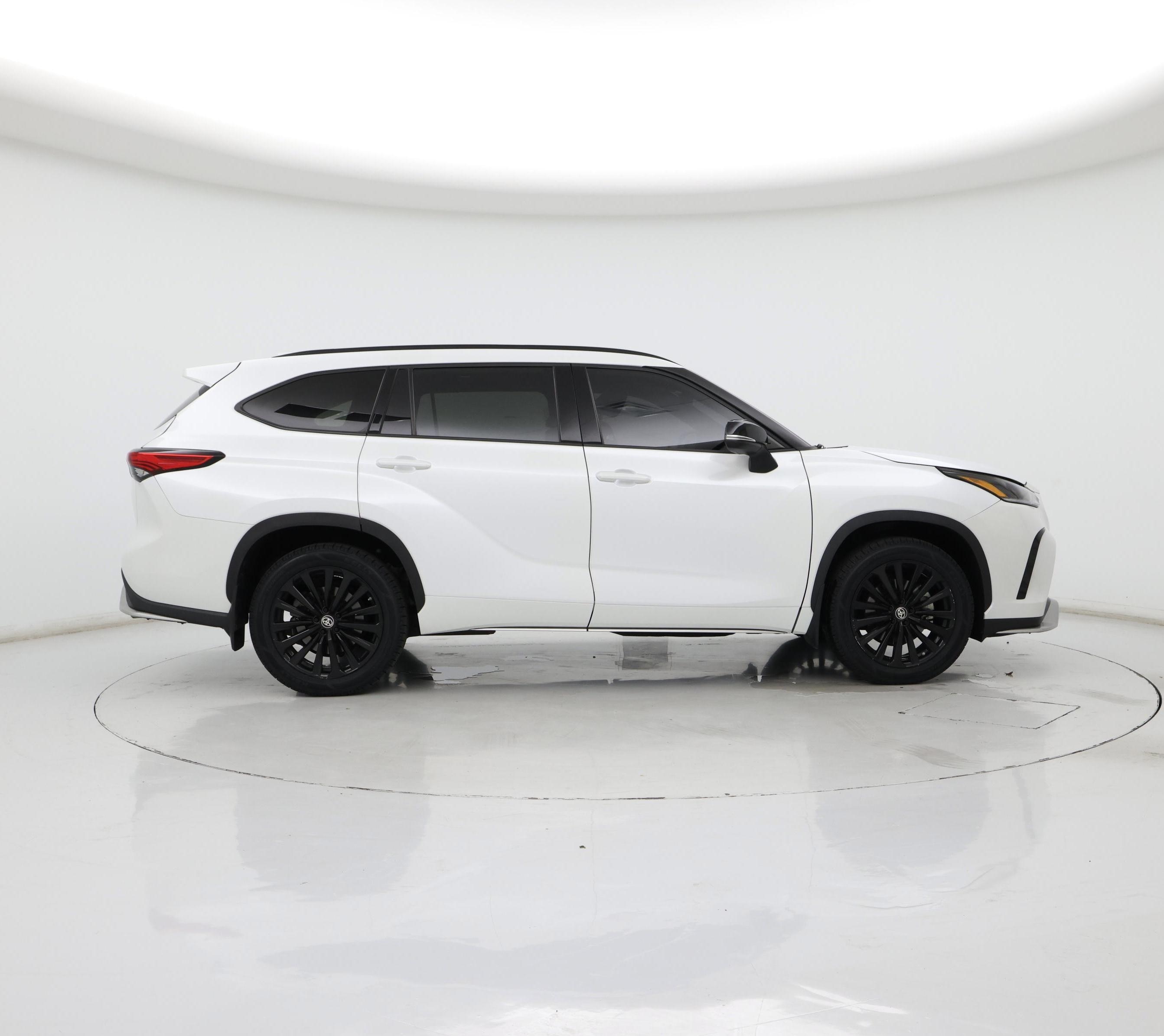 Thumbnail: 2023 Toyota Highlander - 7