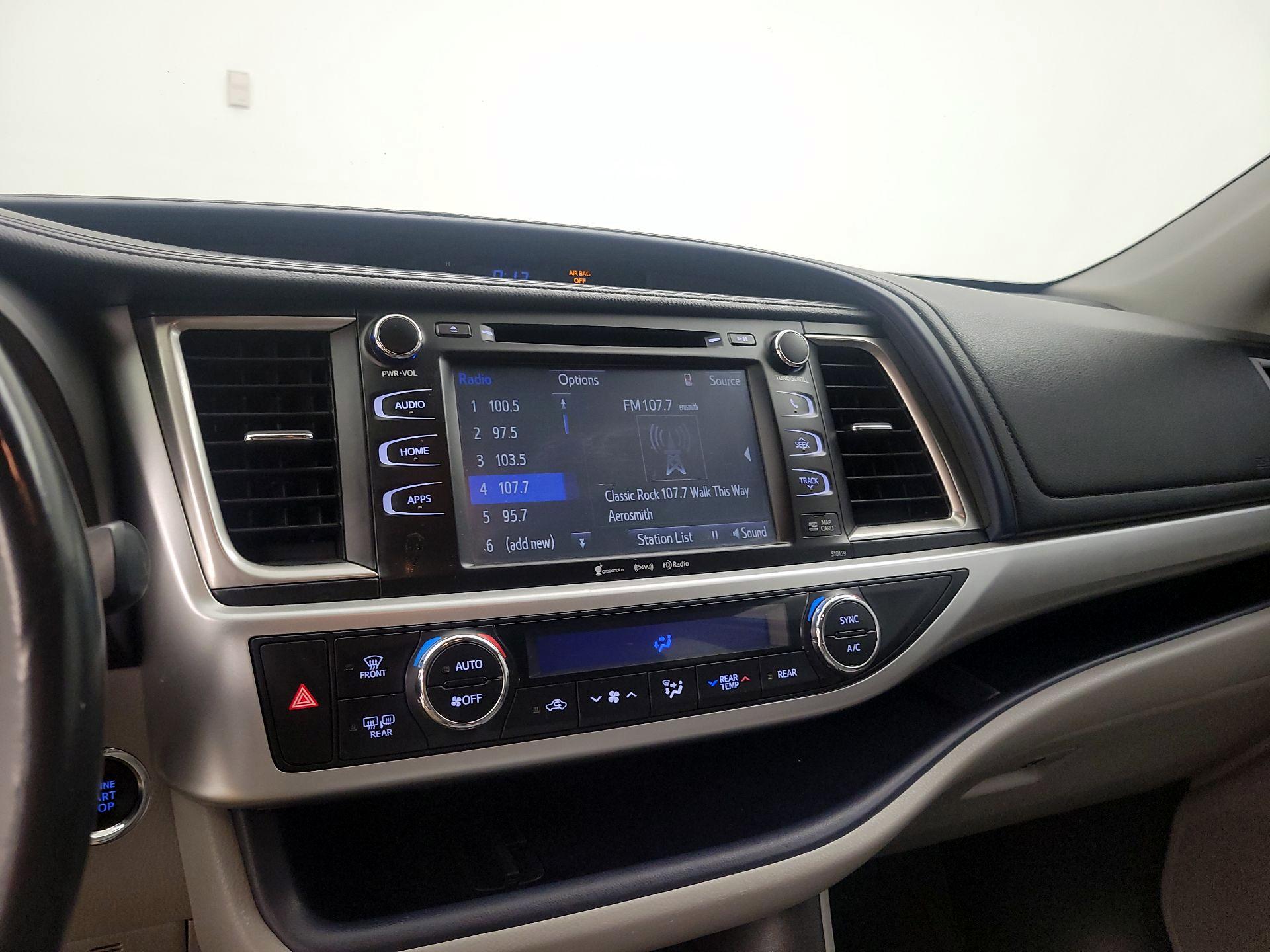 Thumbnail: 2016 Toyota Highlander - 14