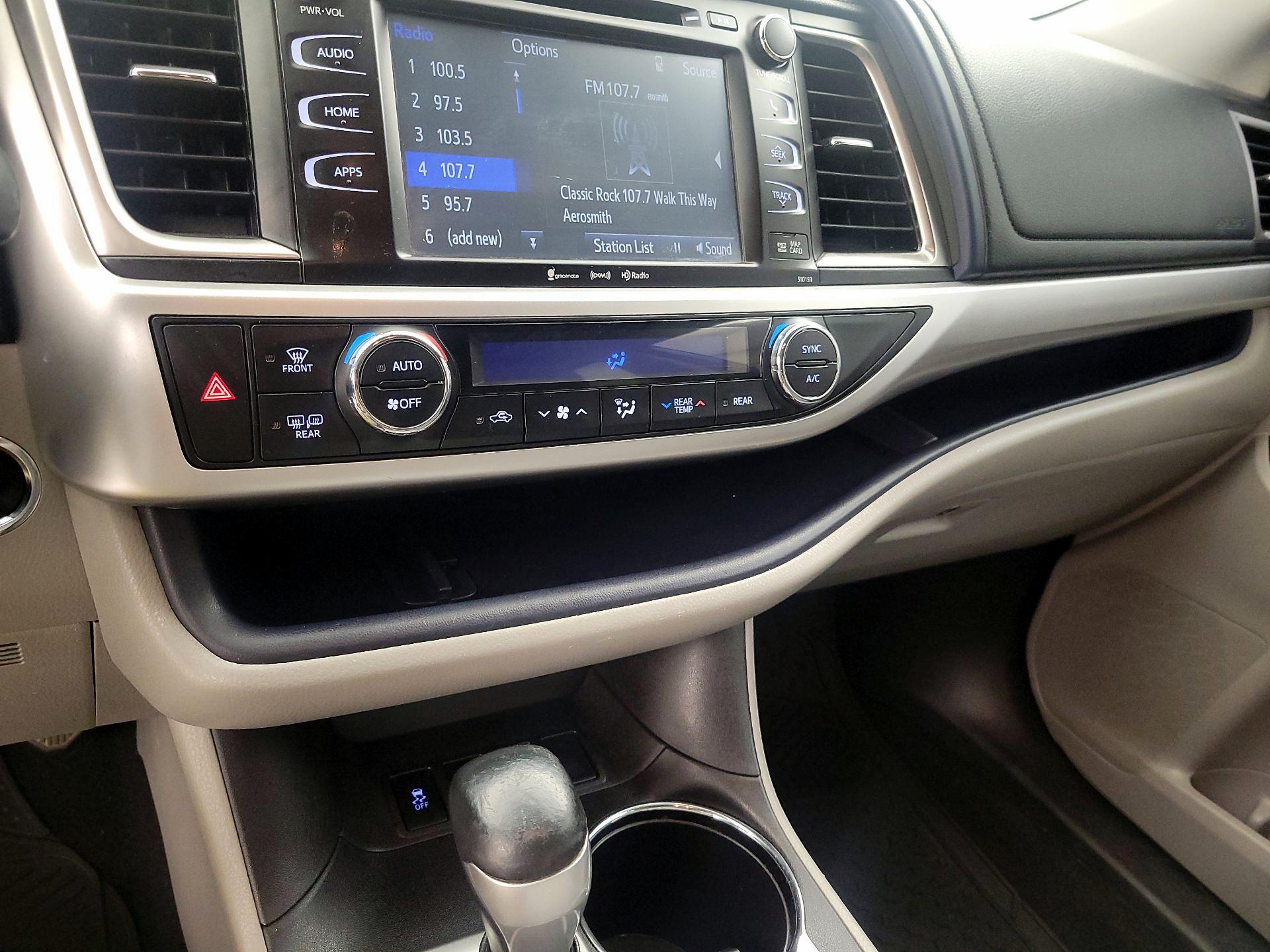 Thumbnail: 2016 Toyota Highlander - 15