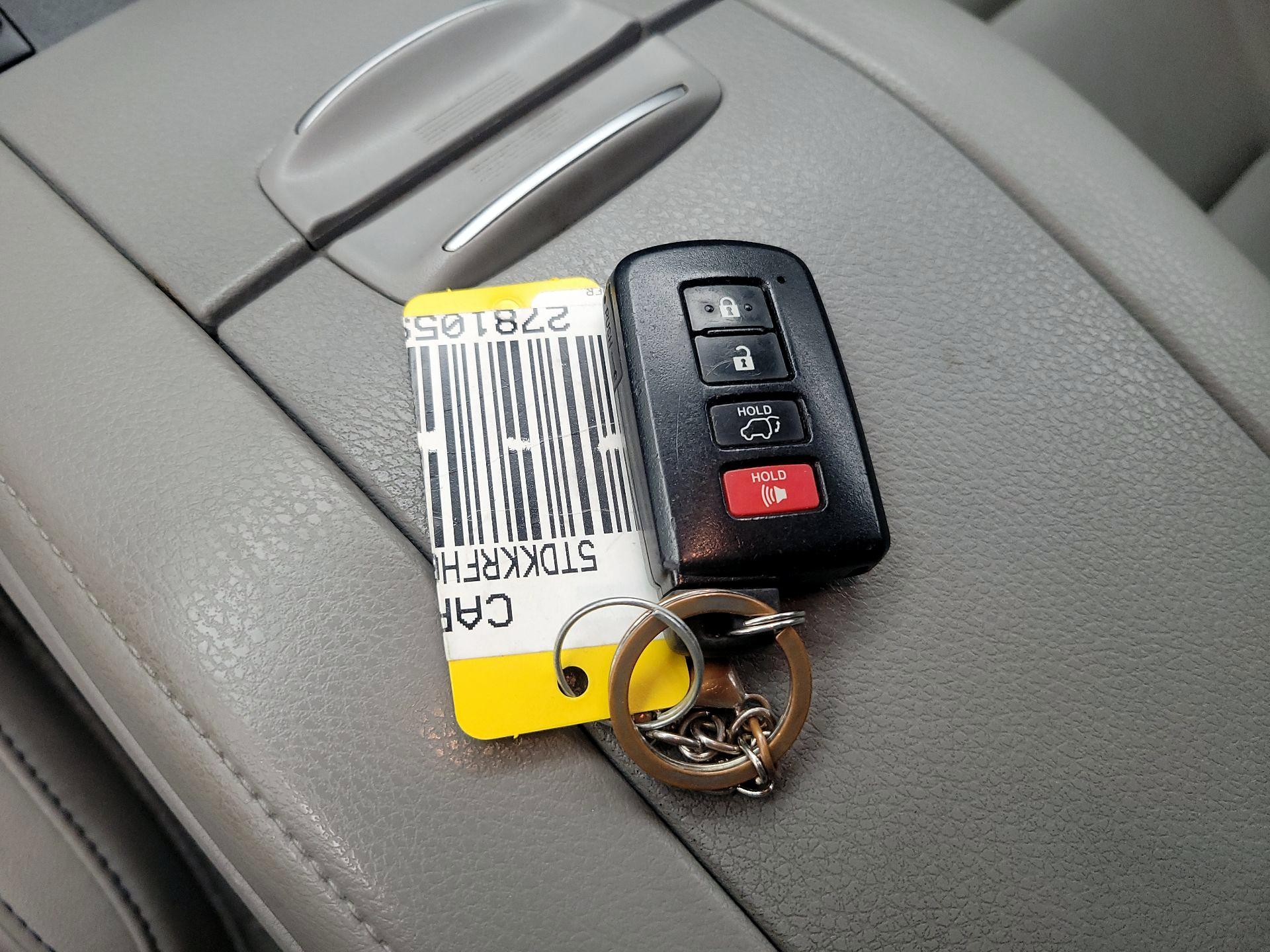 Thumbnail: 2016 Toyota Highlander - 20