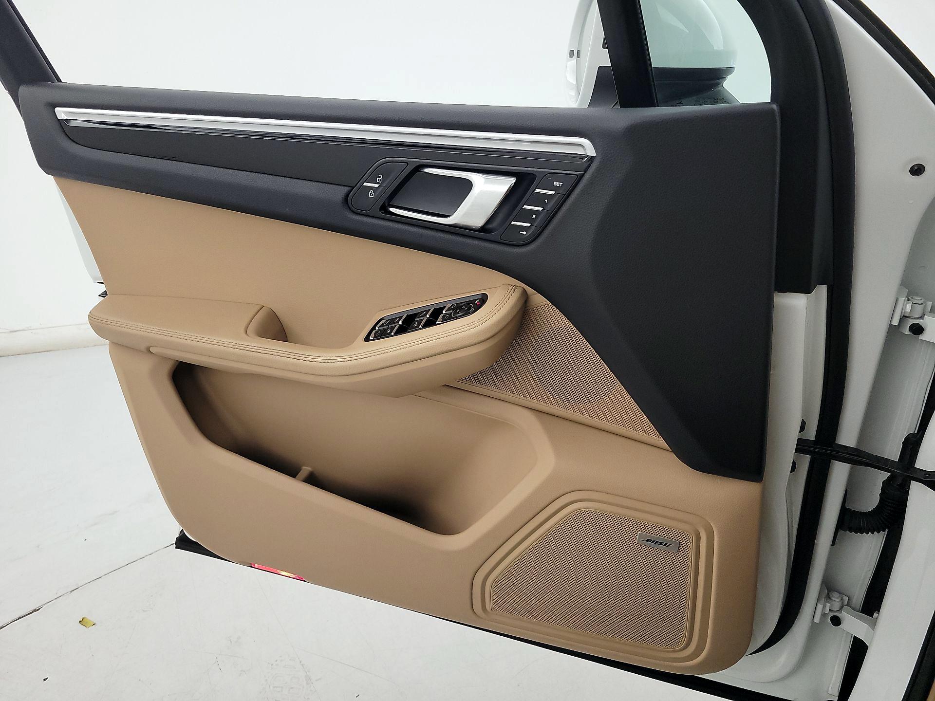 Thumbnail: 2020 Porsche Macan - 12