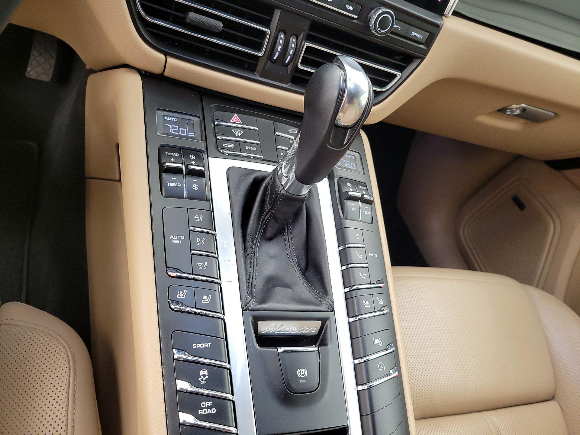 Thumbnail: 2020 Porsche Macan - 16