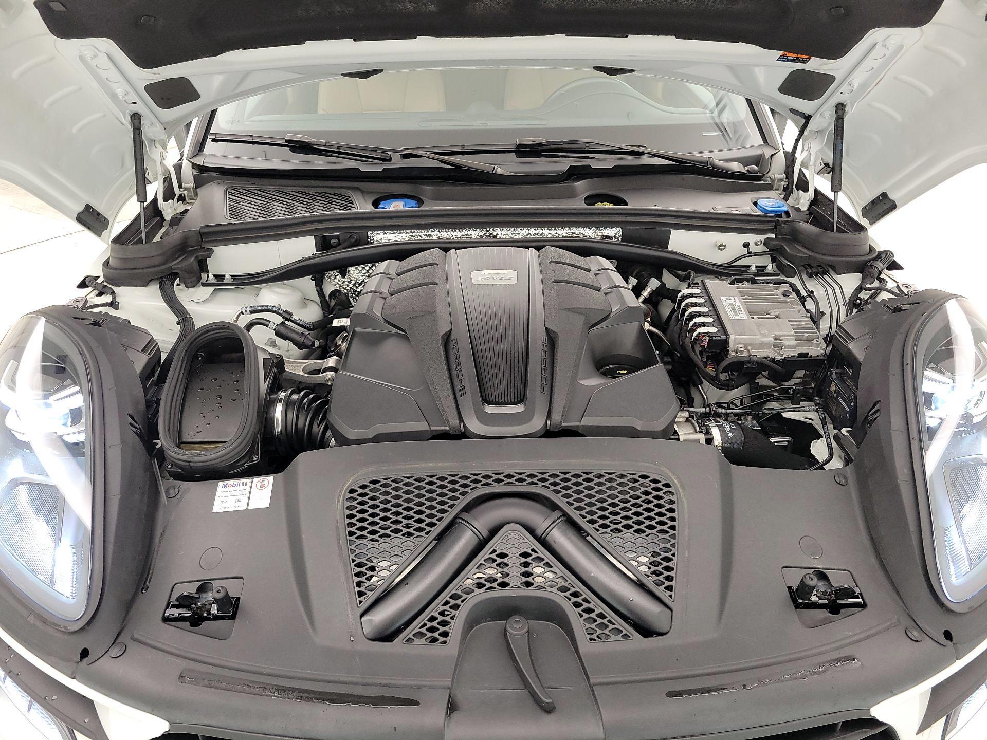 Thumbnail: 2020 Porsche Macan - 19