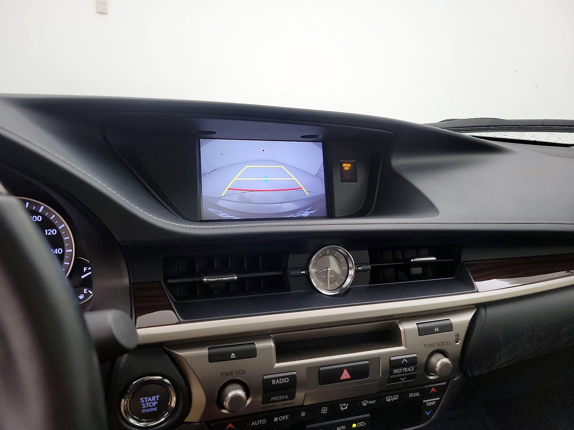 Thumbnail: 2017 Lexus ES - 13