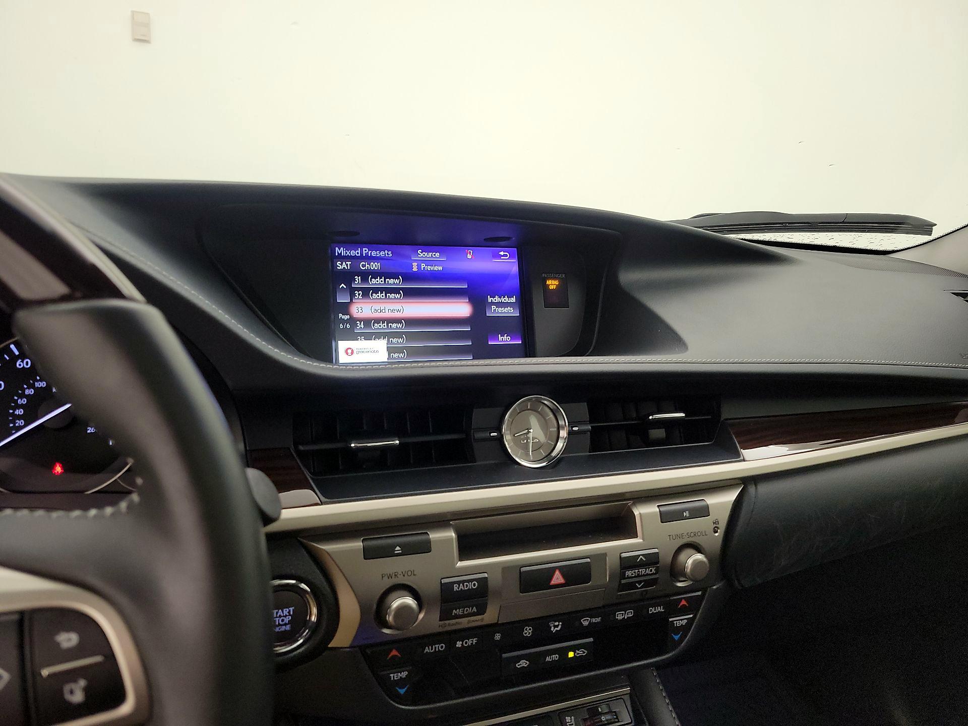 Thumbnail: 2017 Lexus ES - 14