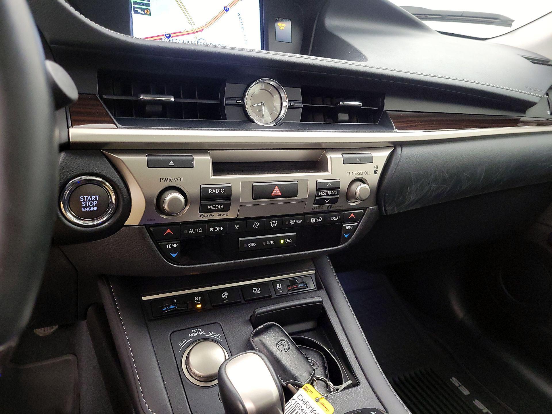 Thumbnail: 2017 Lexus ES - 15