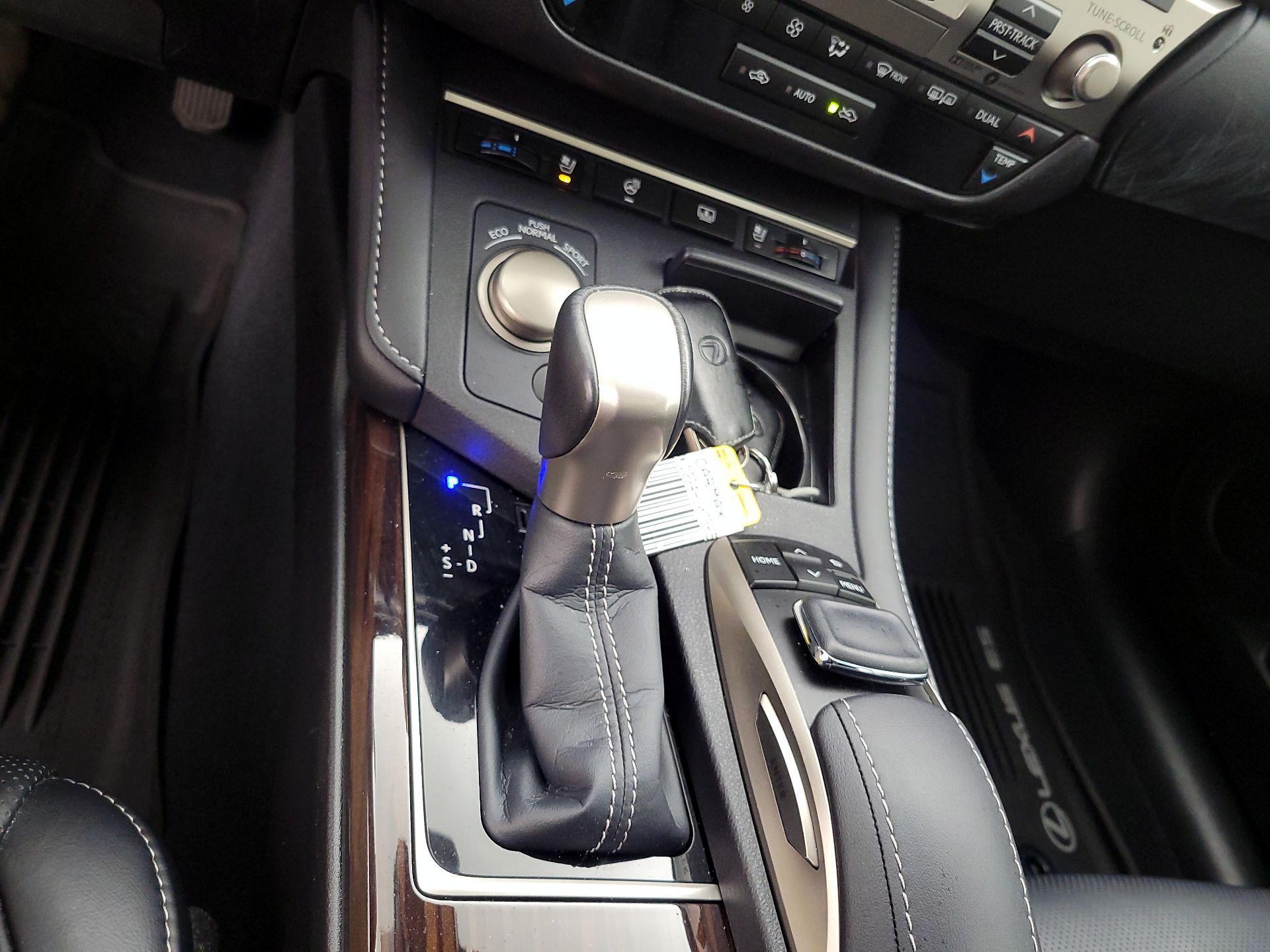 Thumbnail: 2017 Lexus ES - 16