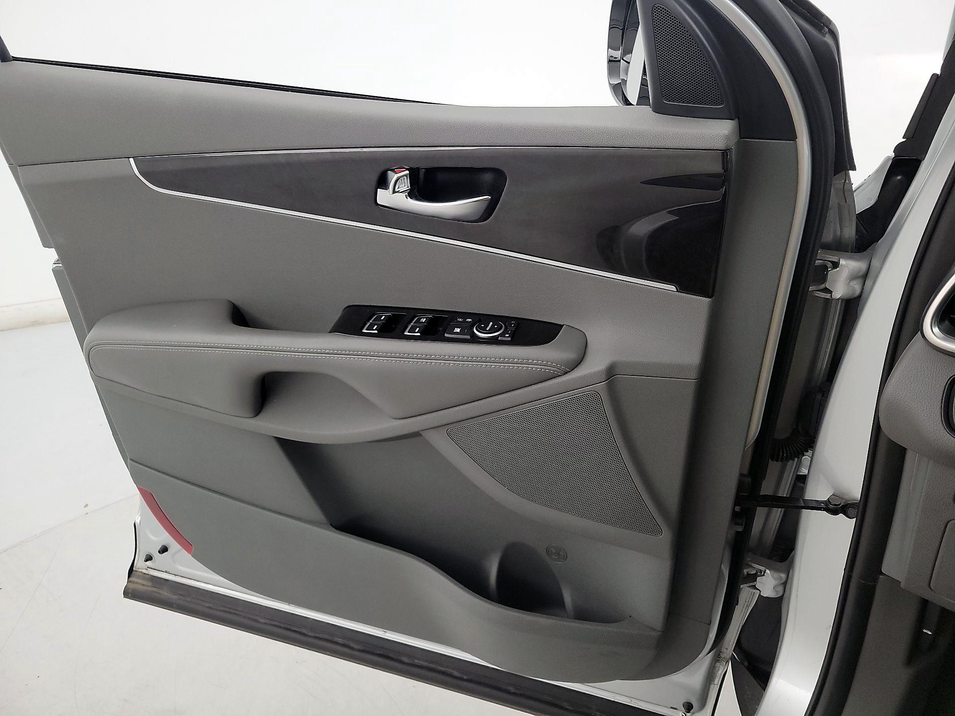 Thumbnail: 2016 Kia Sorento - 12