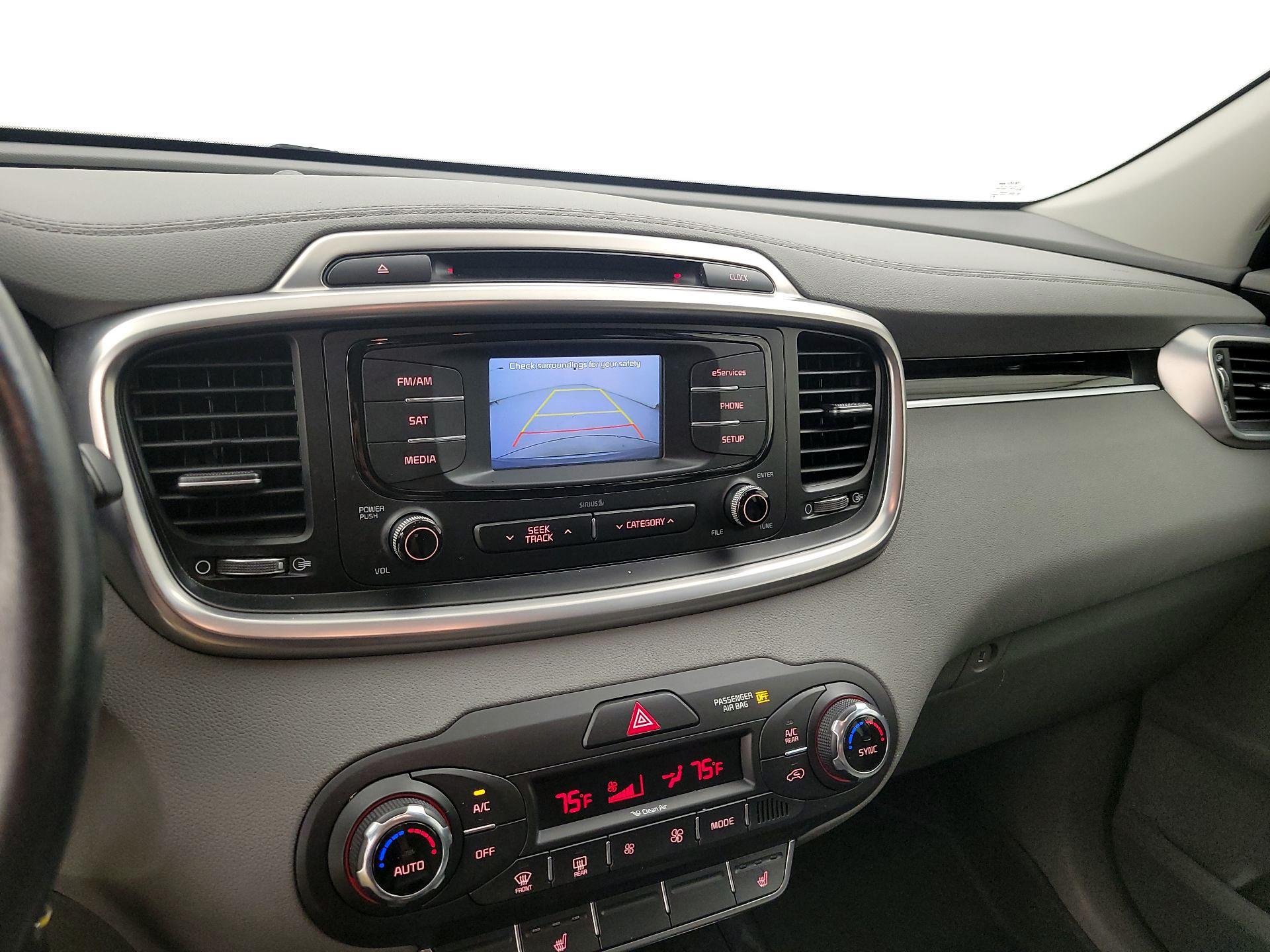 Thumbnail: 2016 Kia Sorento - 13