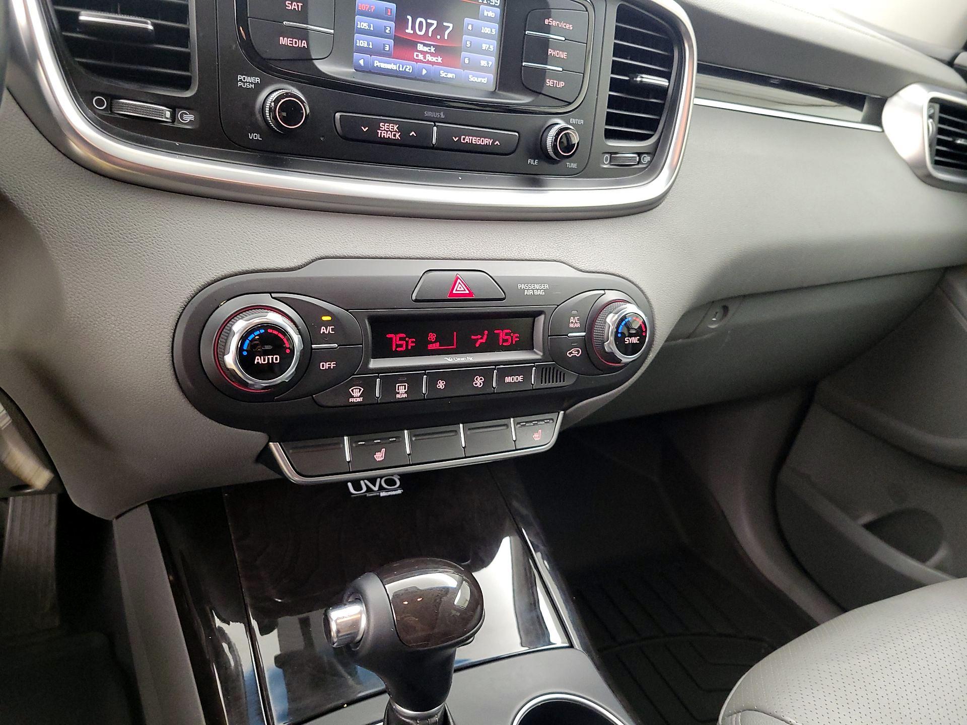 Thumbnail: 2016 Kia Sorento - 15