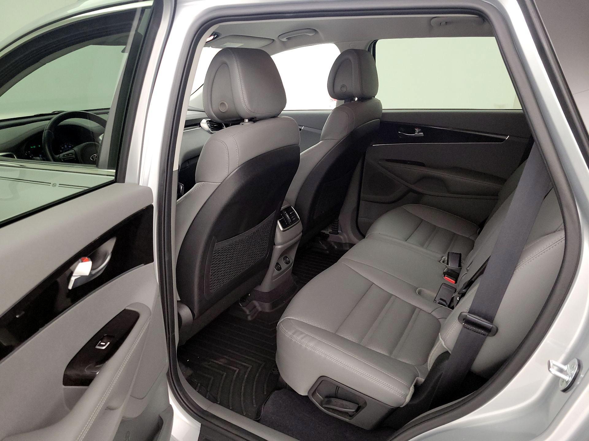 Thumbnail: 2016 Kia Sorento - 17