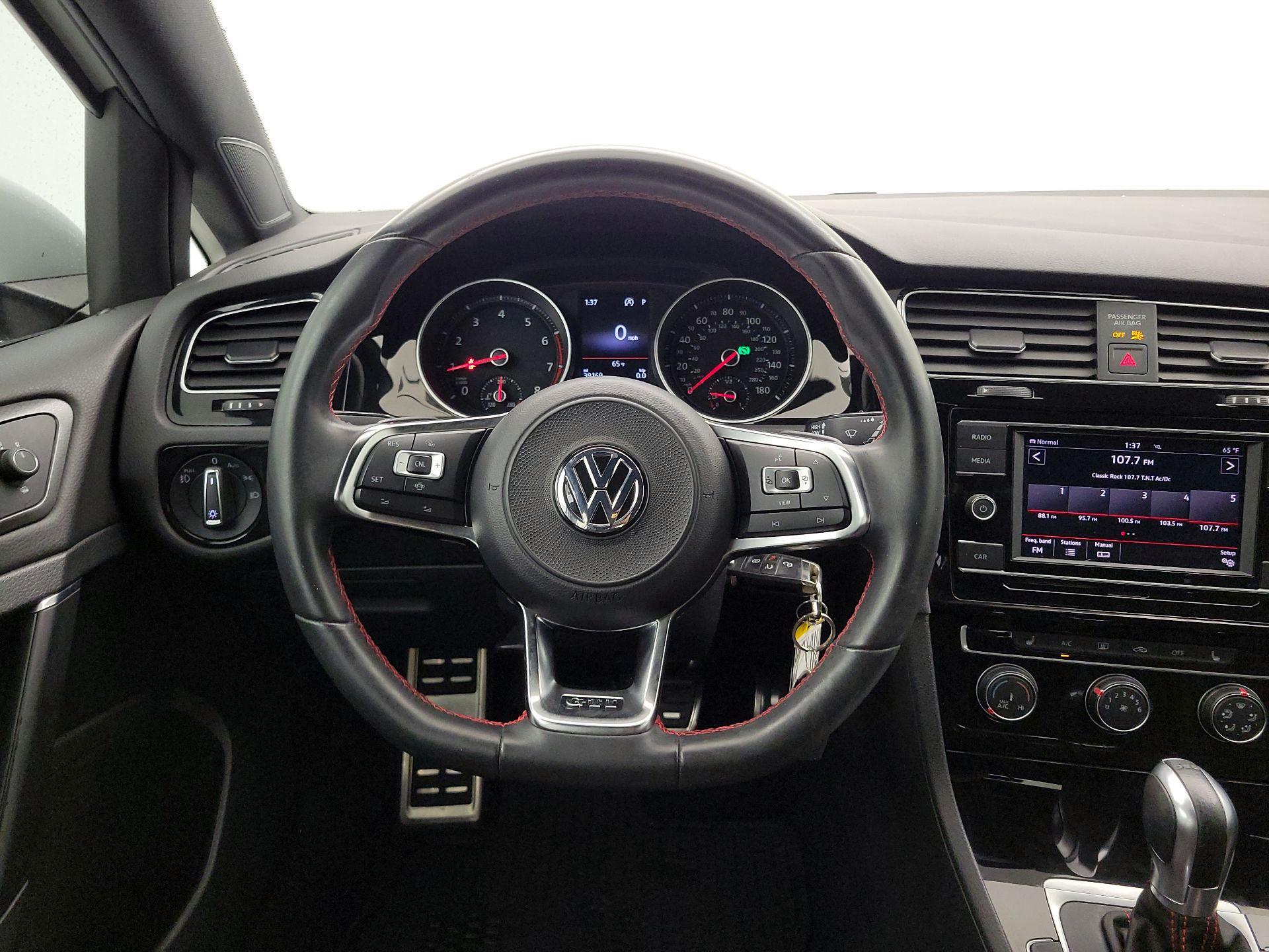 Thumbnail: 2019 Volkswagen Golf - 10