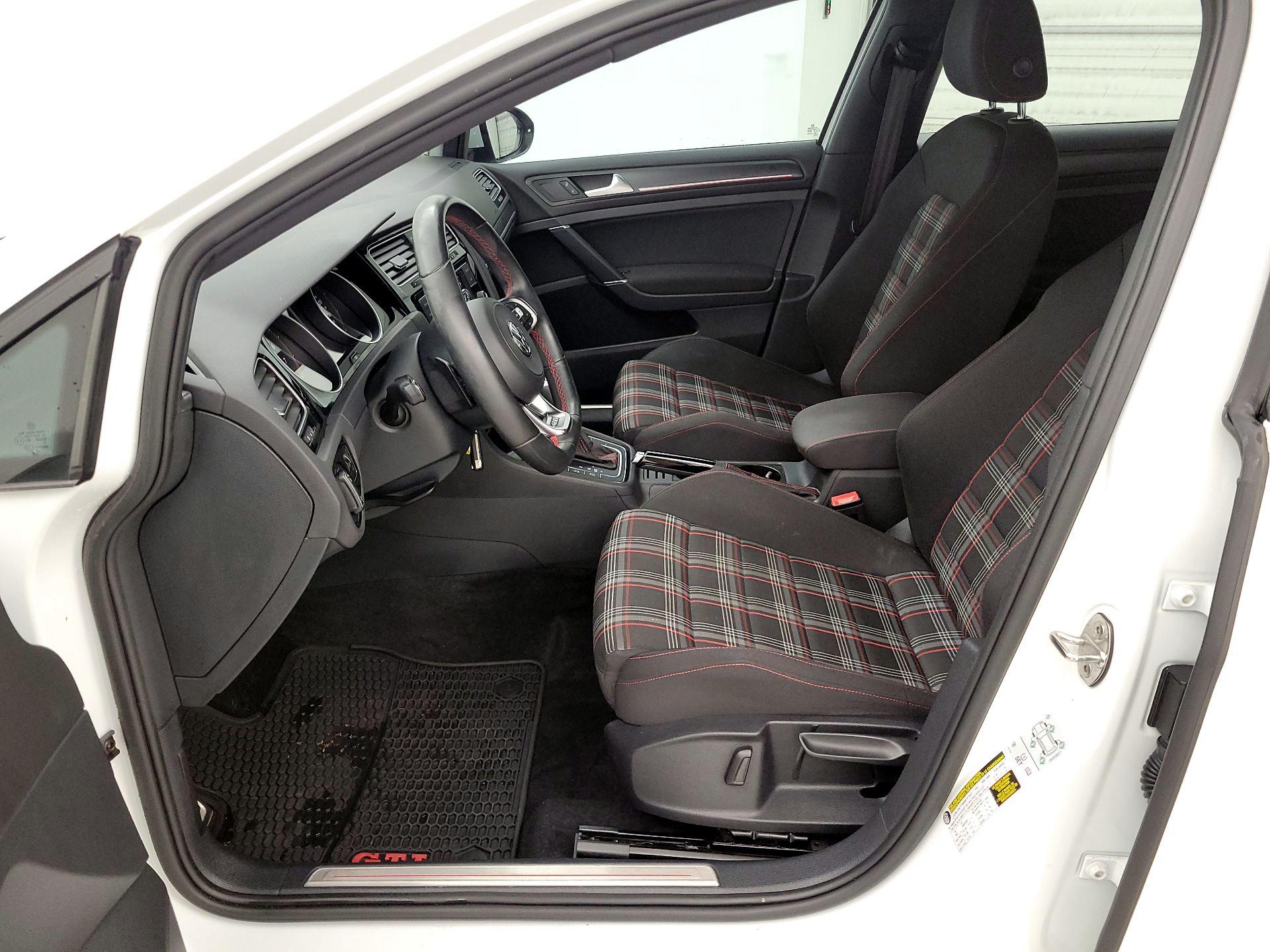 Thumbnail: 2019 Volkswagen Golf - 11