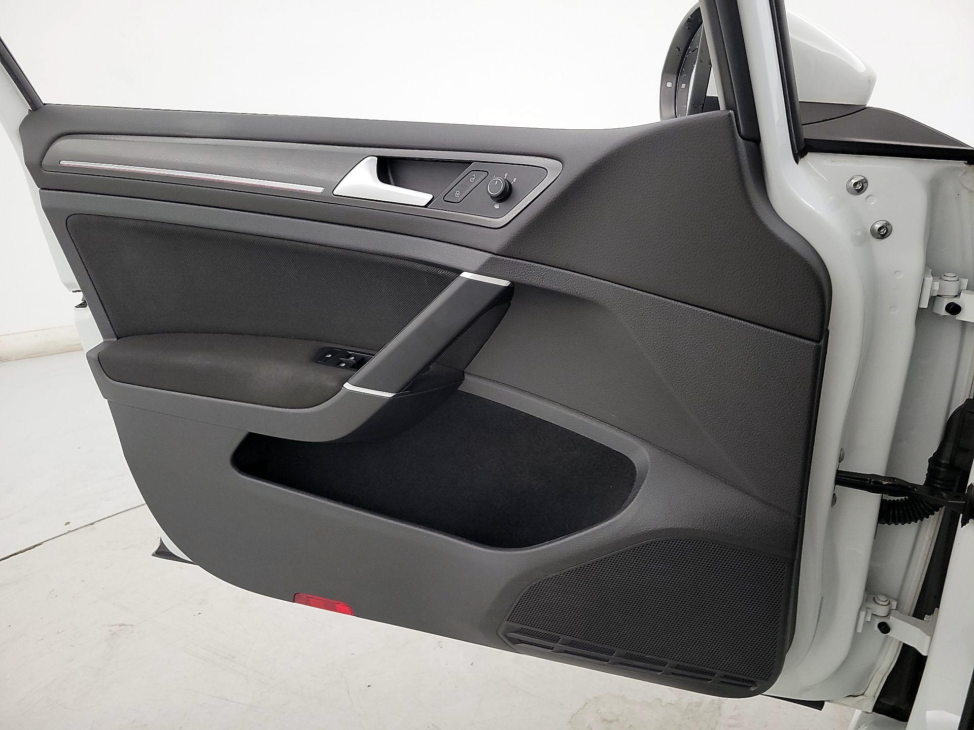 Thumbnail: 2019 Volkswagen Golf - 12