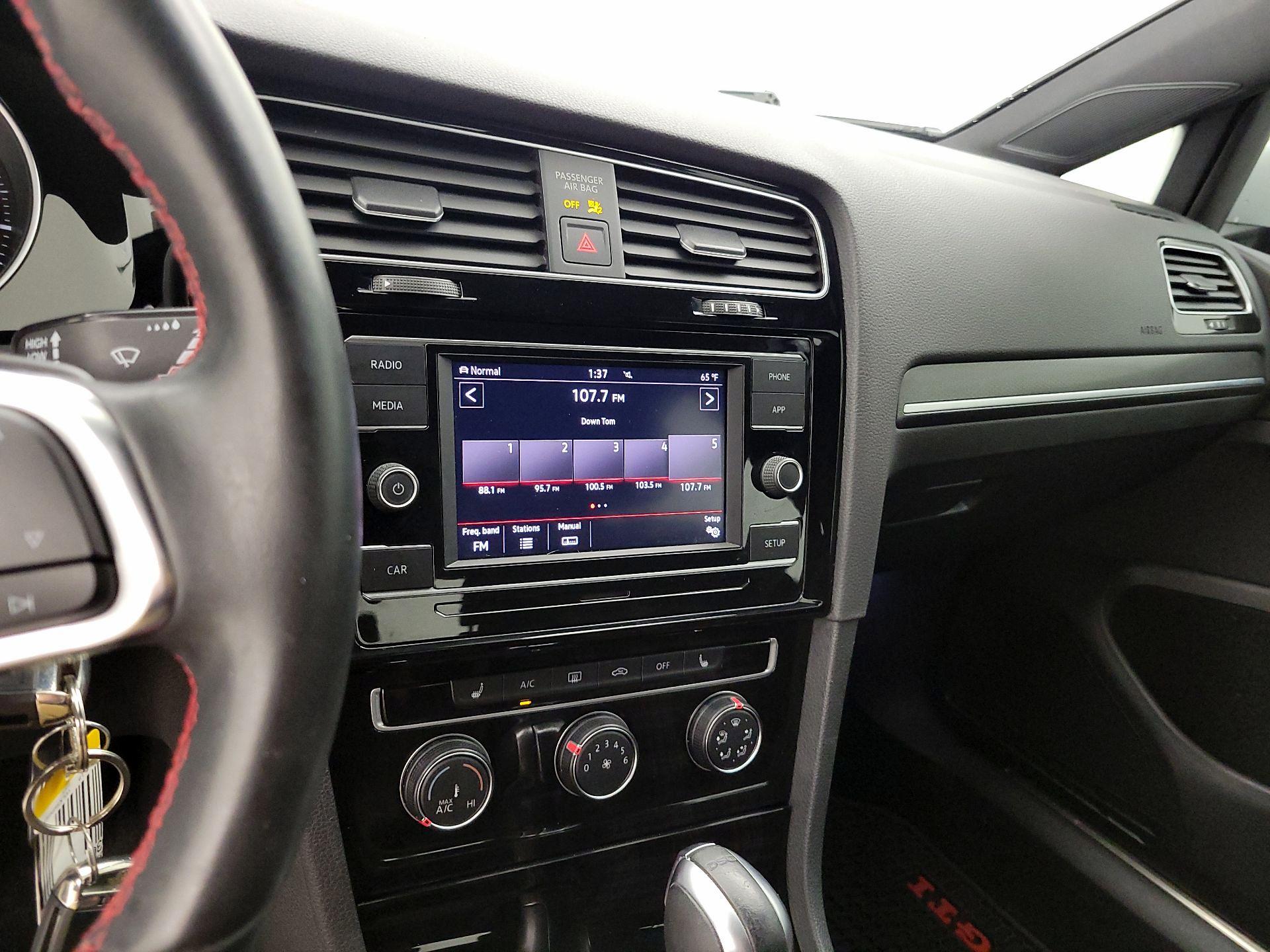 Thumbnail: 2019 Volkswagen Golf - 14