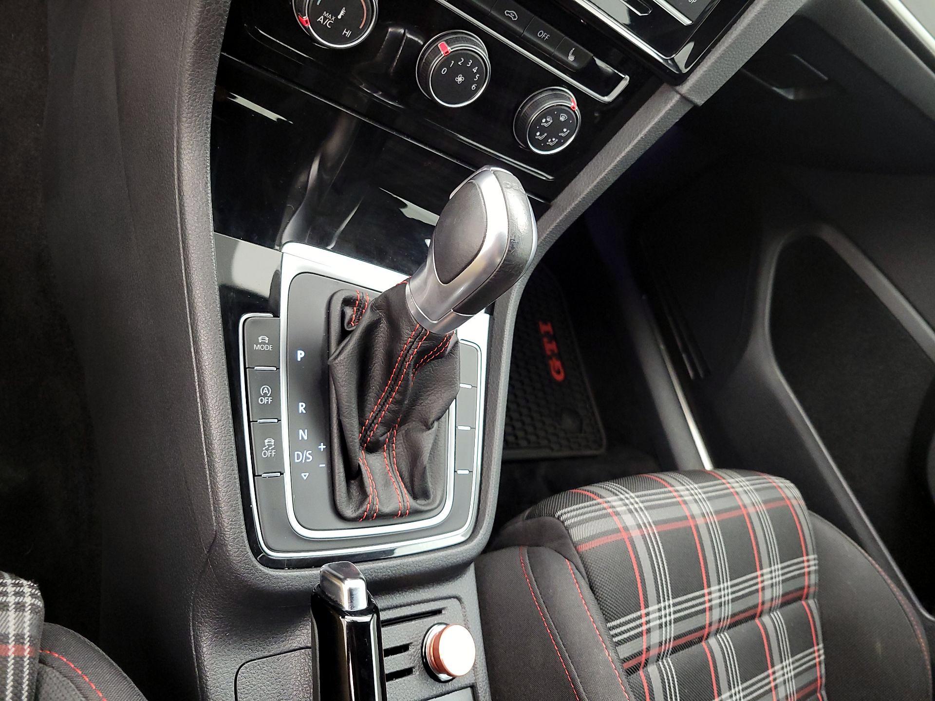 Thumbnail: 2019 Volkswagen Golf - 16