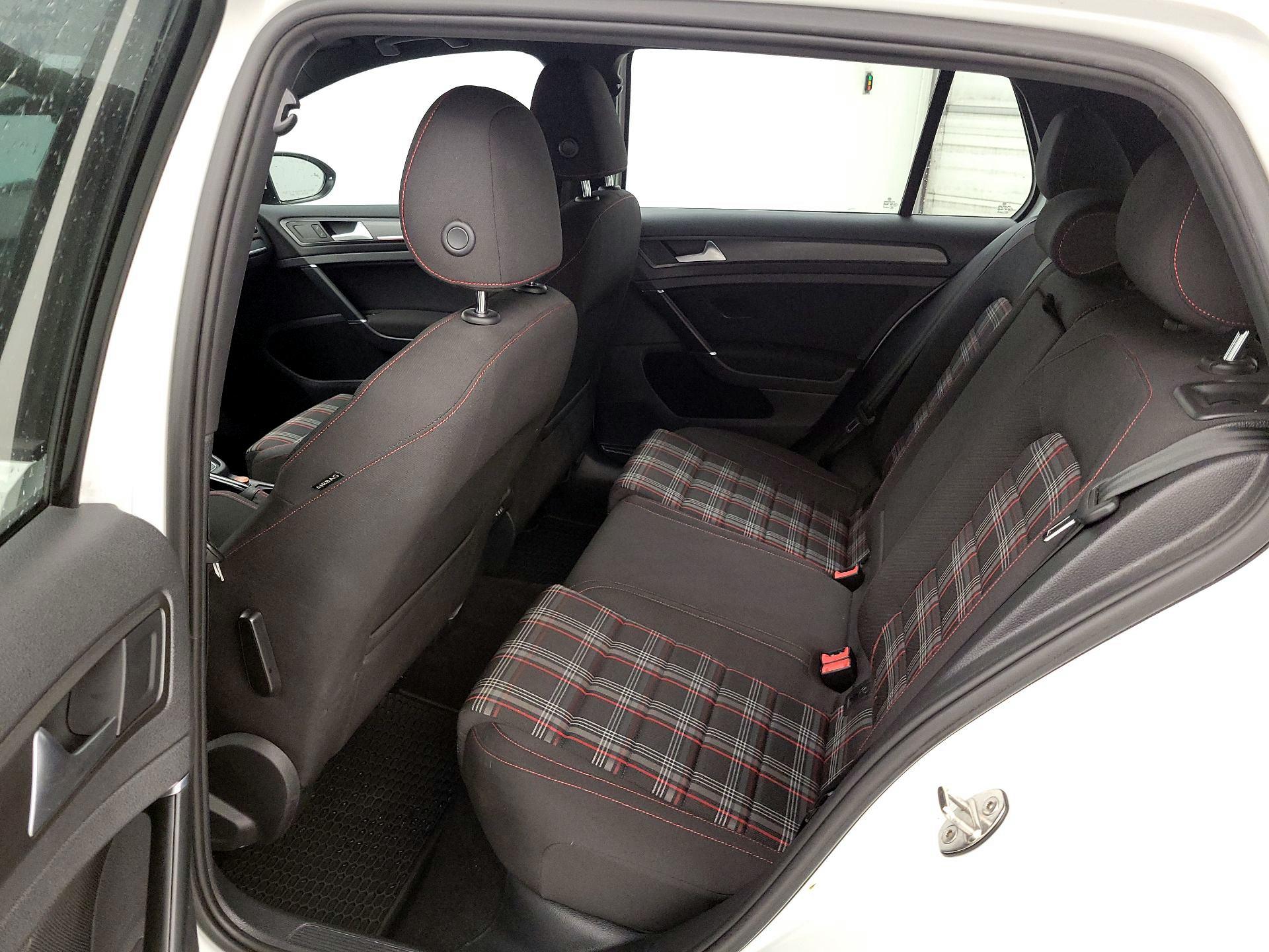 Thumbnail: 2019 Volkswagen Golf - 17