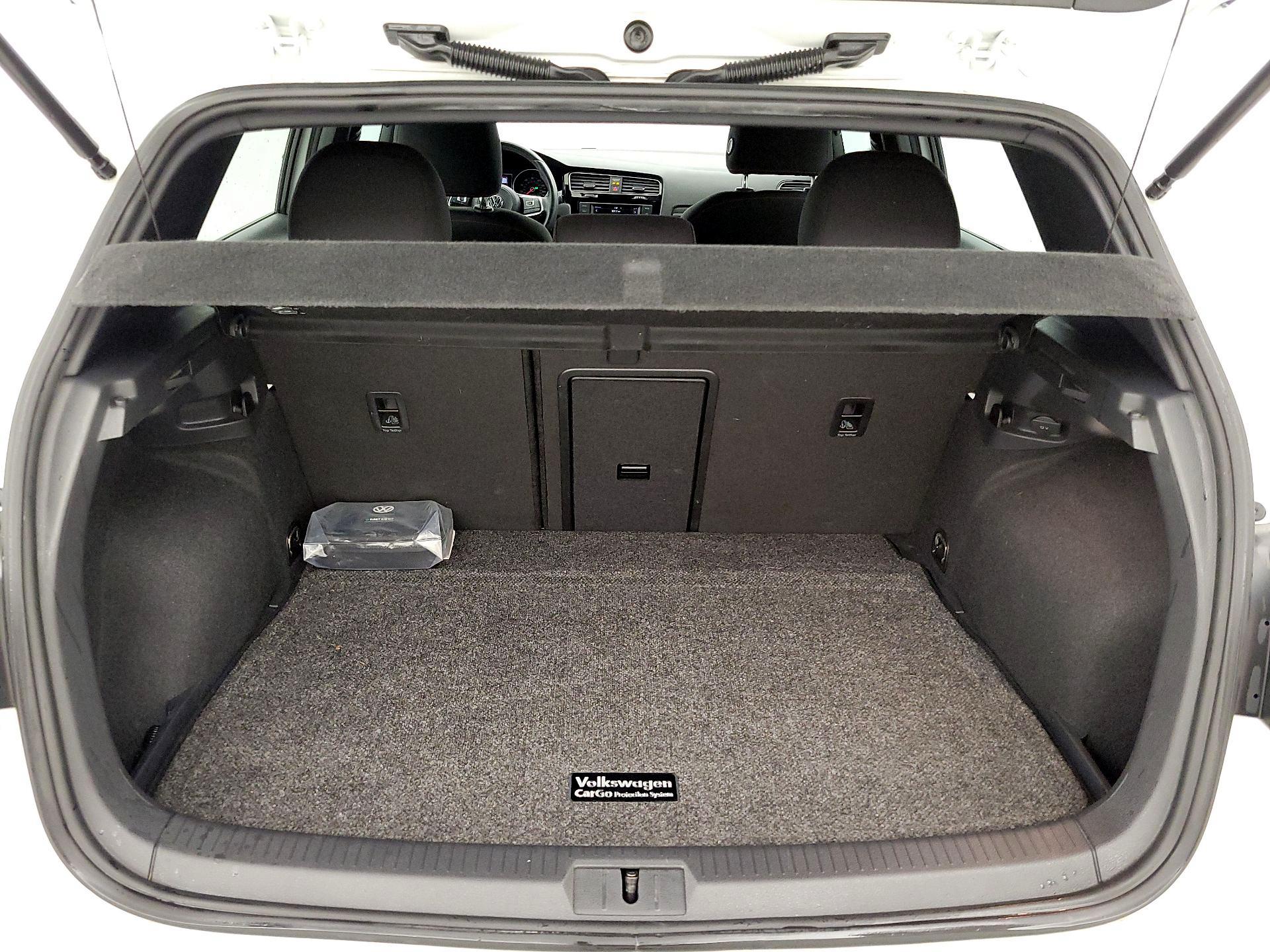 Thumbnail: 2019 Volkswagen Golf - 18