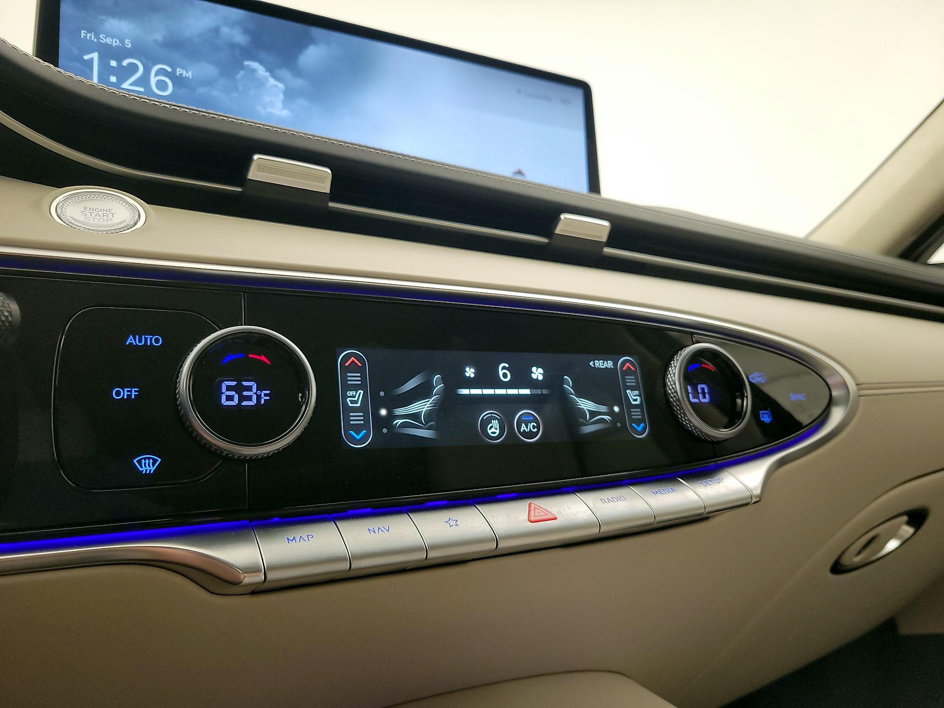 Thumbnail: 2025 Genesis GV70 - 14