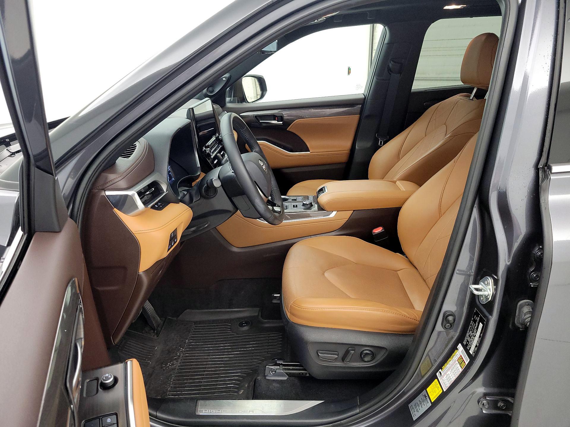 Thumbnail: 2021 Toyota Highlander - 11