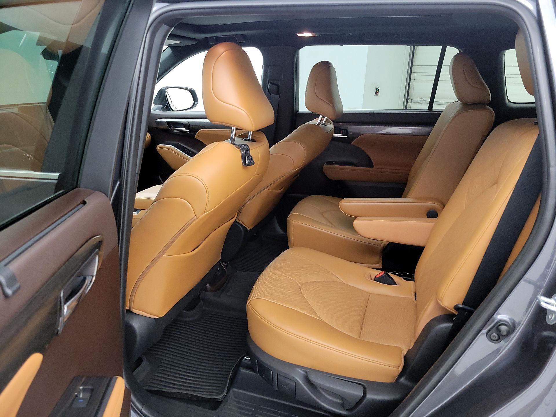 Thumbnail: 2021 Toyota Highlander - 17