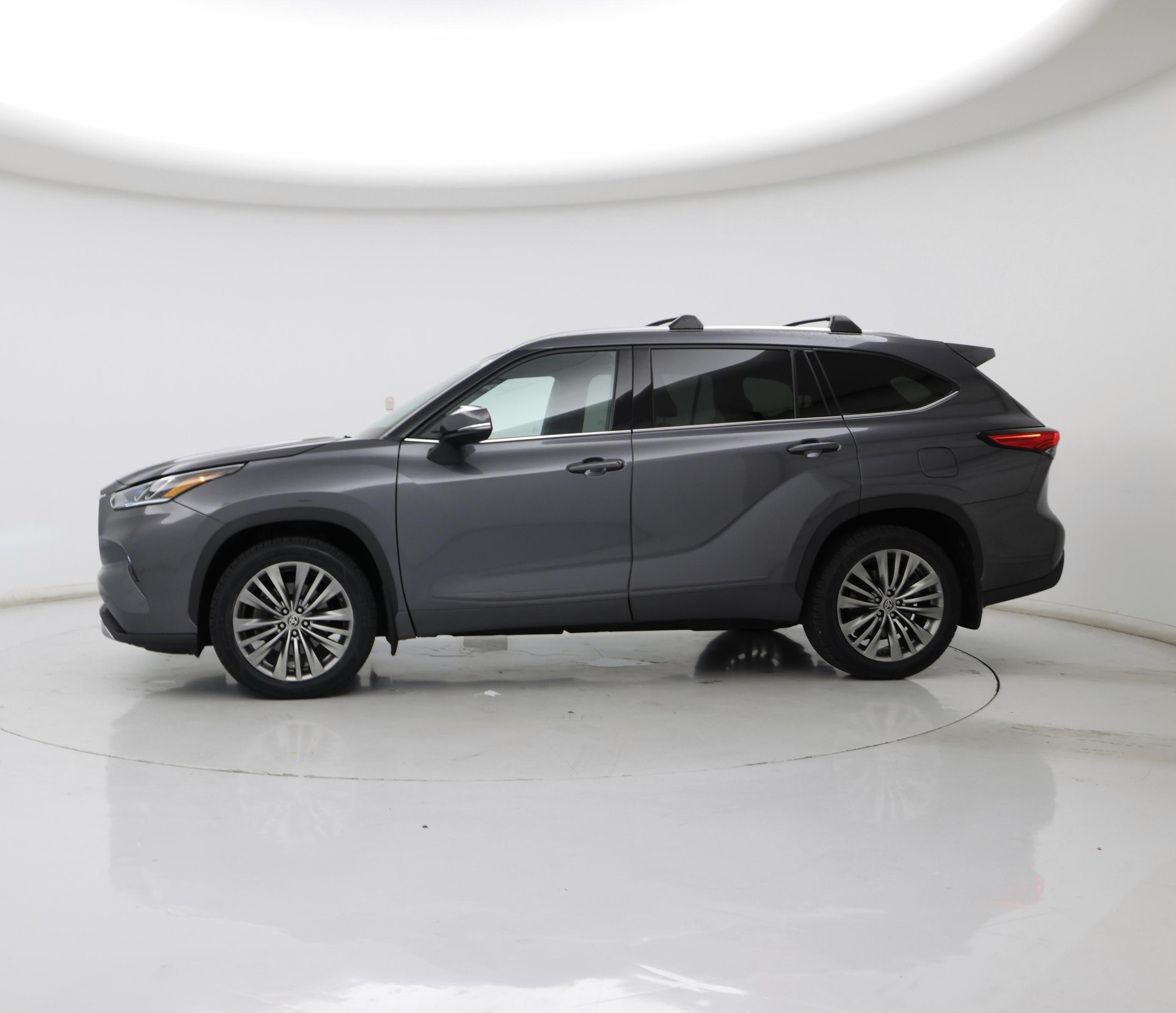 Thumbnail: 2021 Toyota Highlander - 3