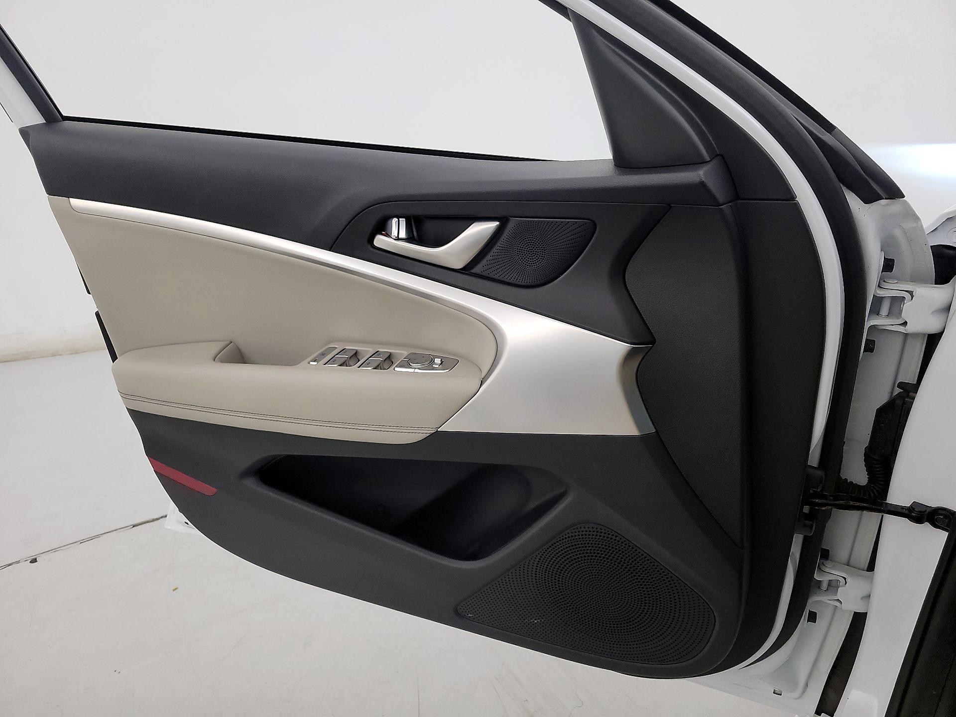 Thumbnail: 2023 Genesis G70 - 12
