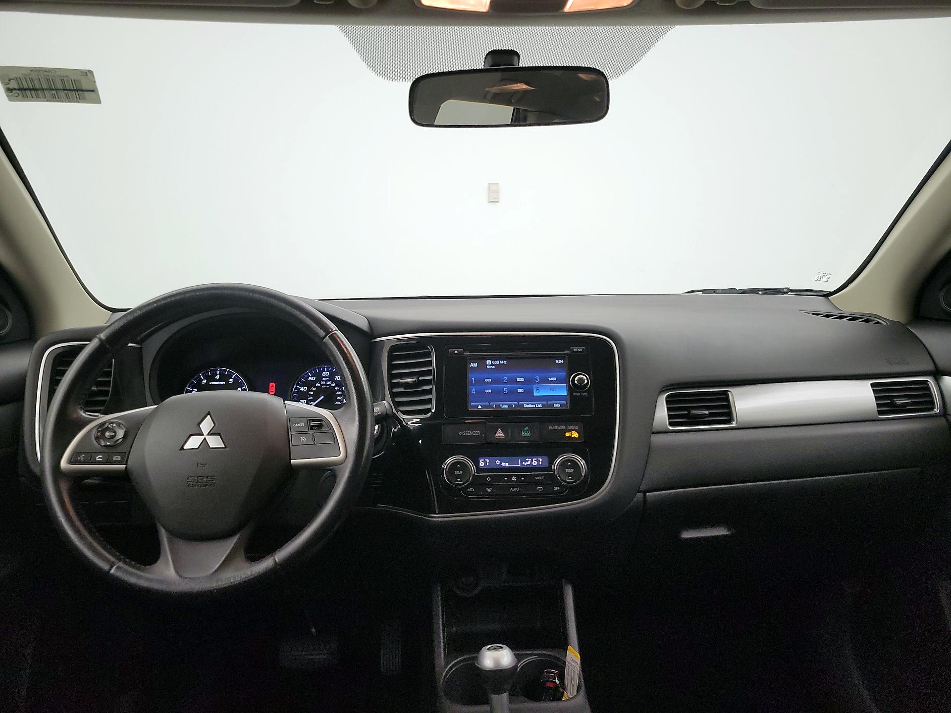 Thumbnail: 2014 Mitsubishi Outlander - 9
