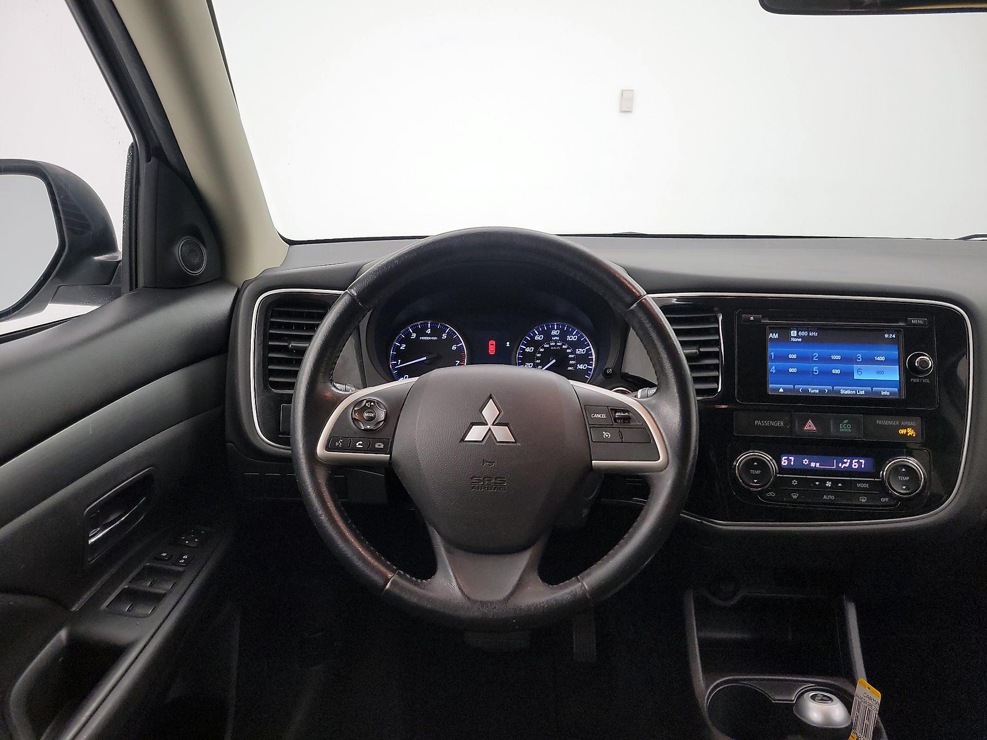 Thumbnail: 2014 Mitsubishi Outlander - 10