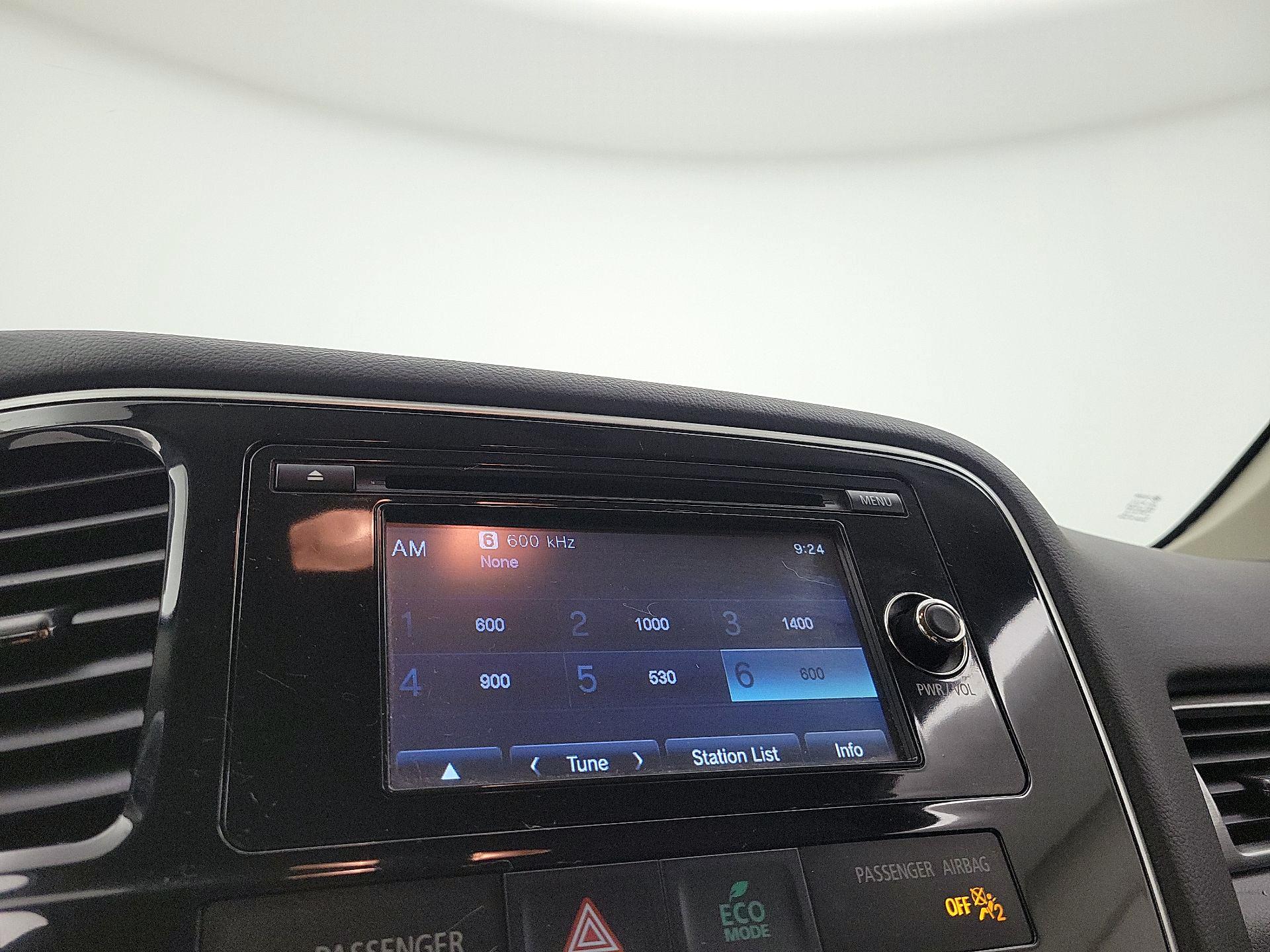 Thumbnail: 2014 Mitsubishi Outlander - 13