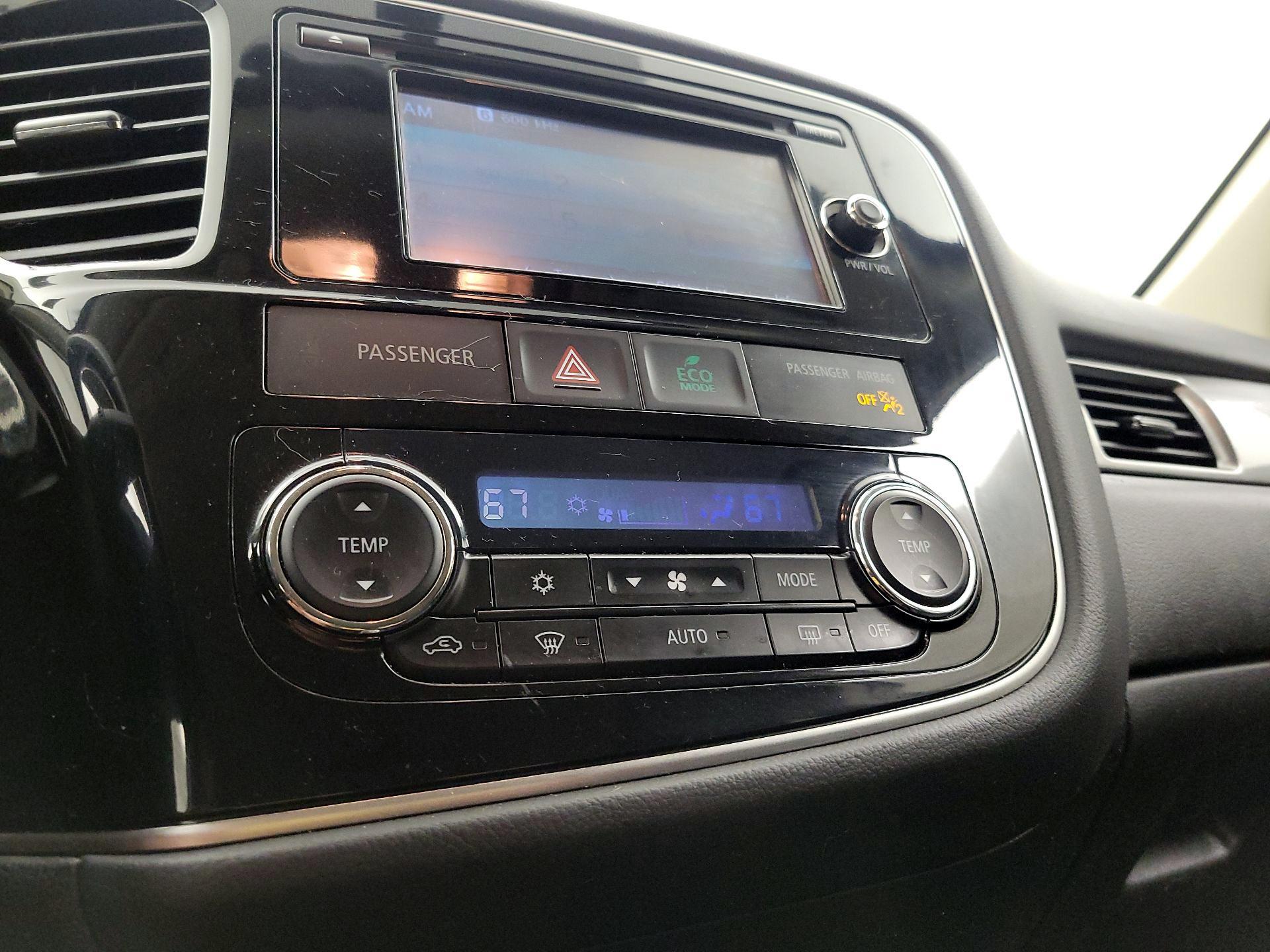 Thumbnail: 2014 Mitsubishi Outlander - 14