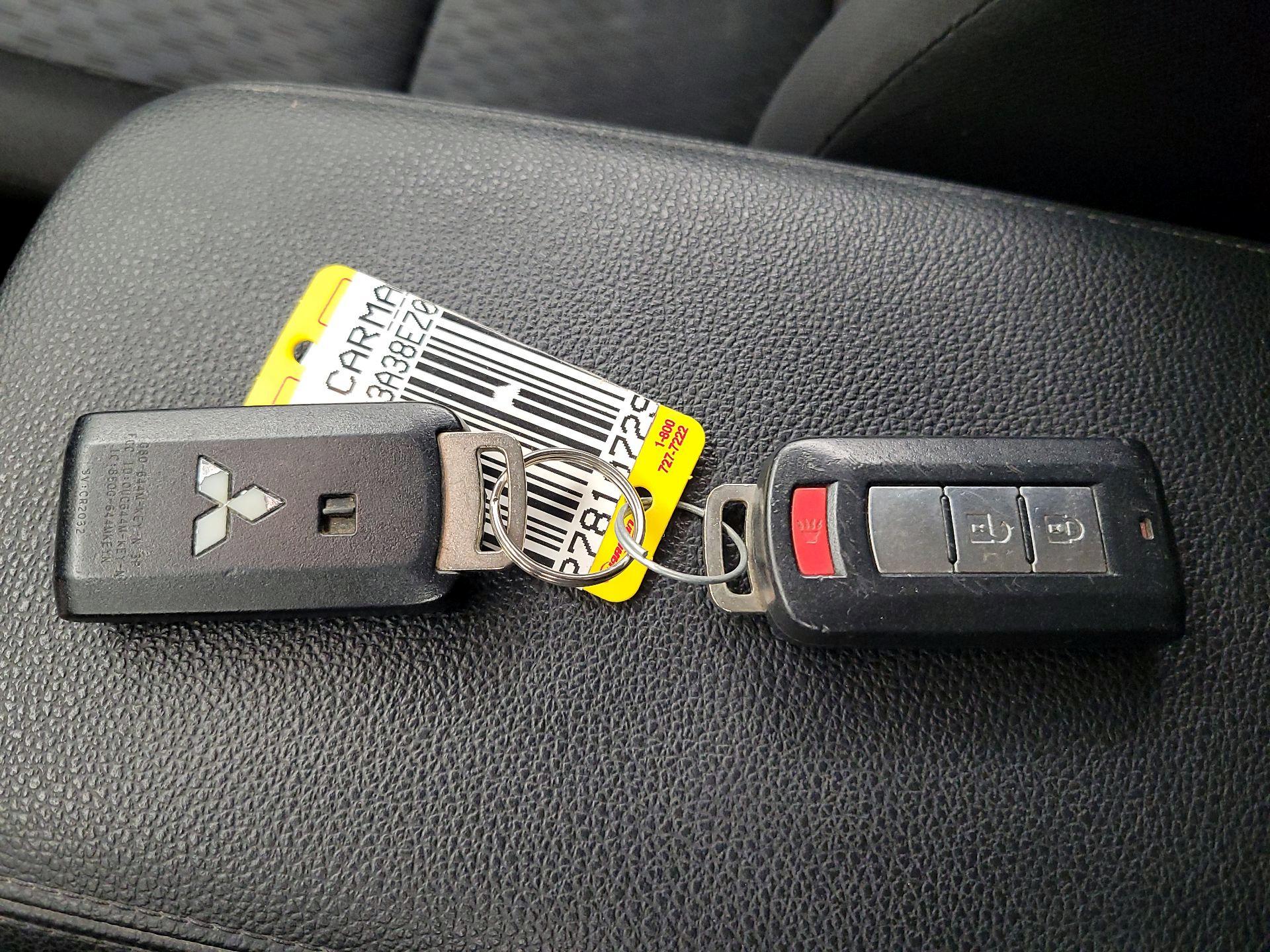 Thumbnail: 2014 Mitsubishi Outlander - 18