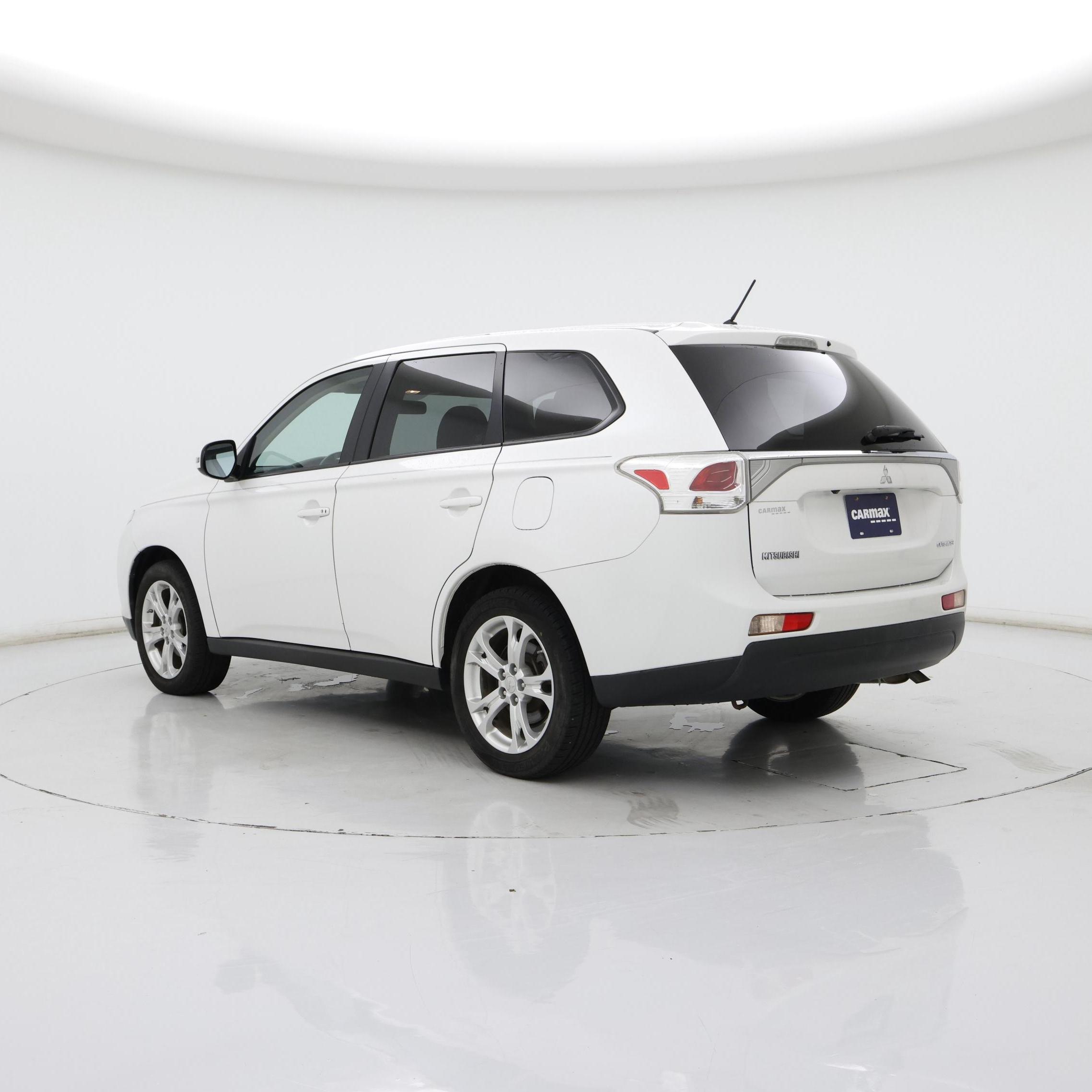 Thumbnail: 2014 Mitsubishi Outlander - 2