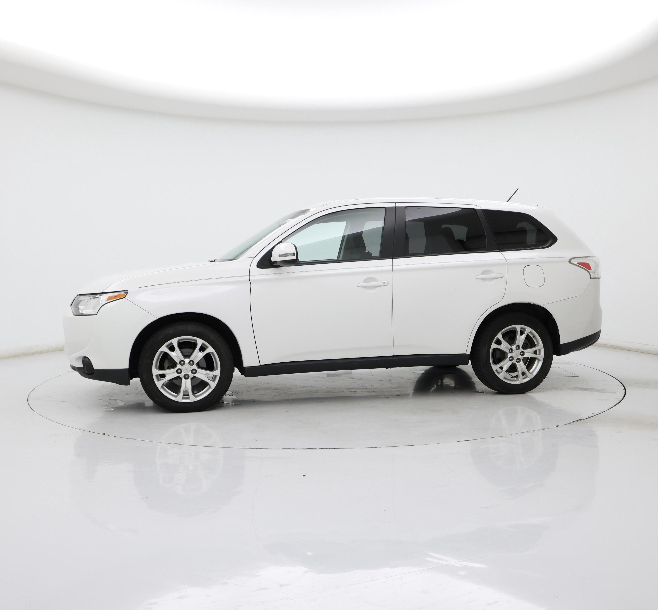 Thumbnail: 2014 Mitsubishi Outlander - 3