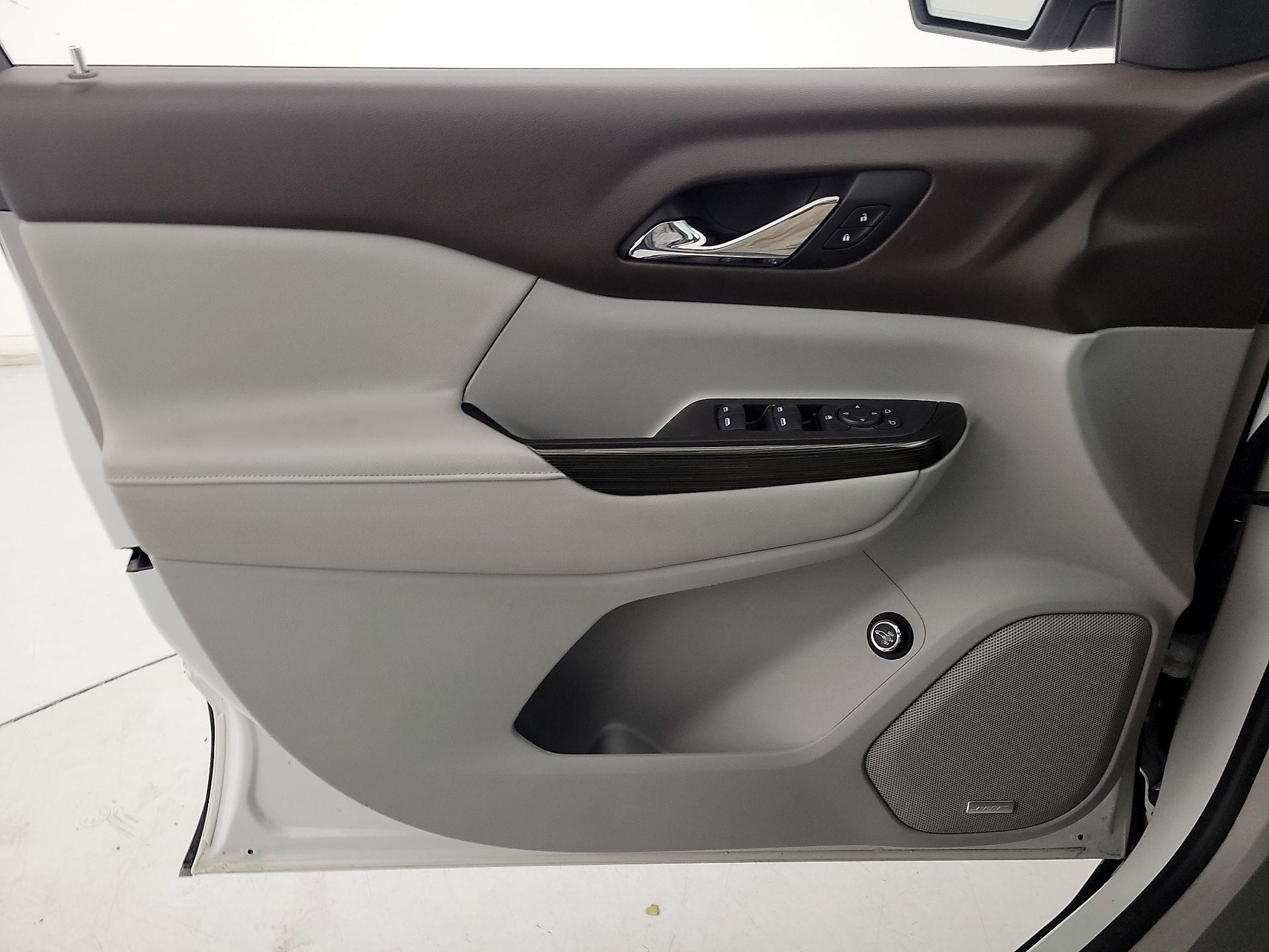 Thumbnail: 2017 GMC Acadia - 12
