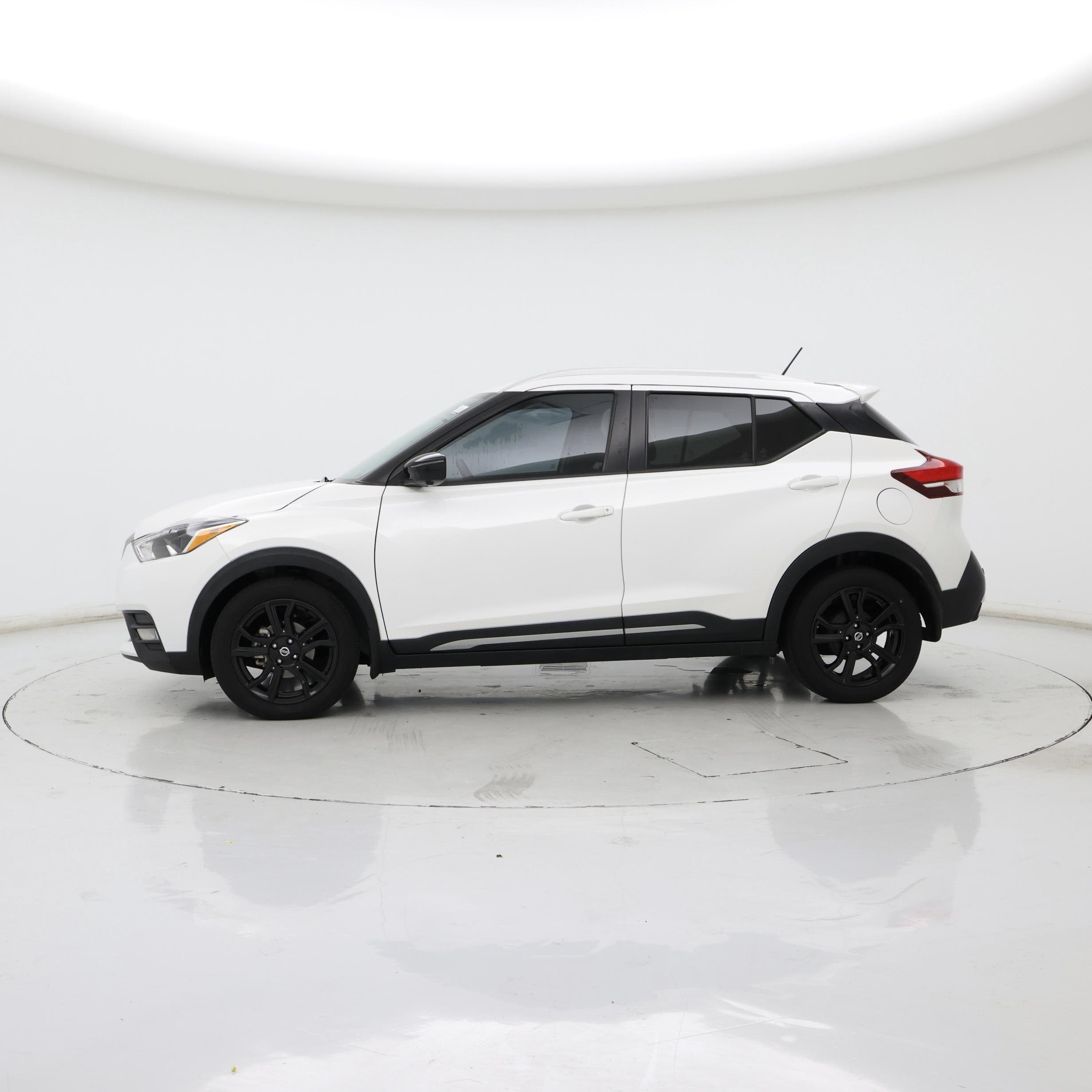 Thumbnail: 2020 Nissan Kicks - 3
