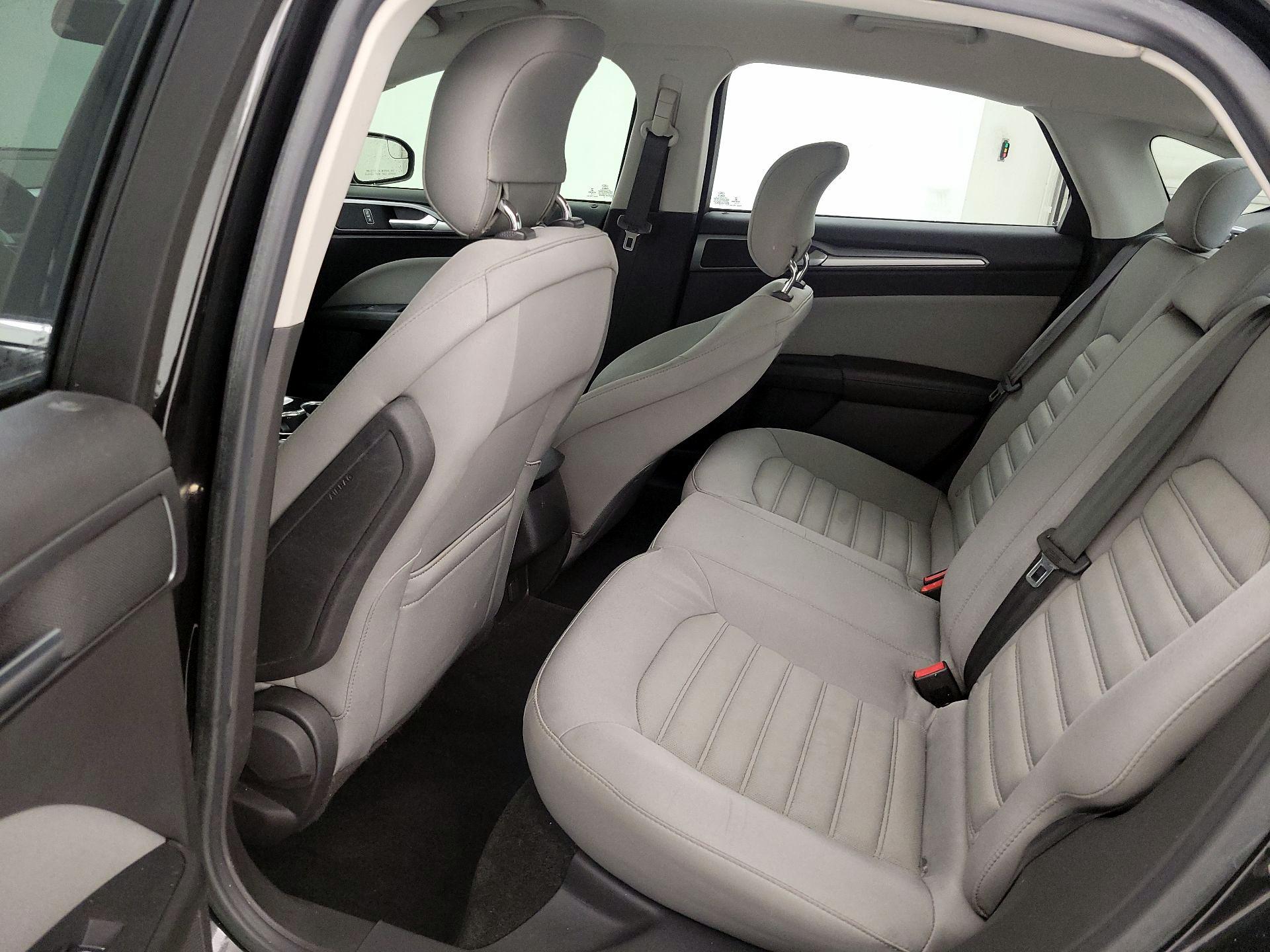 Thumbnail: 2014 Ford Fusion - 16