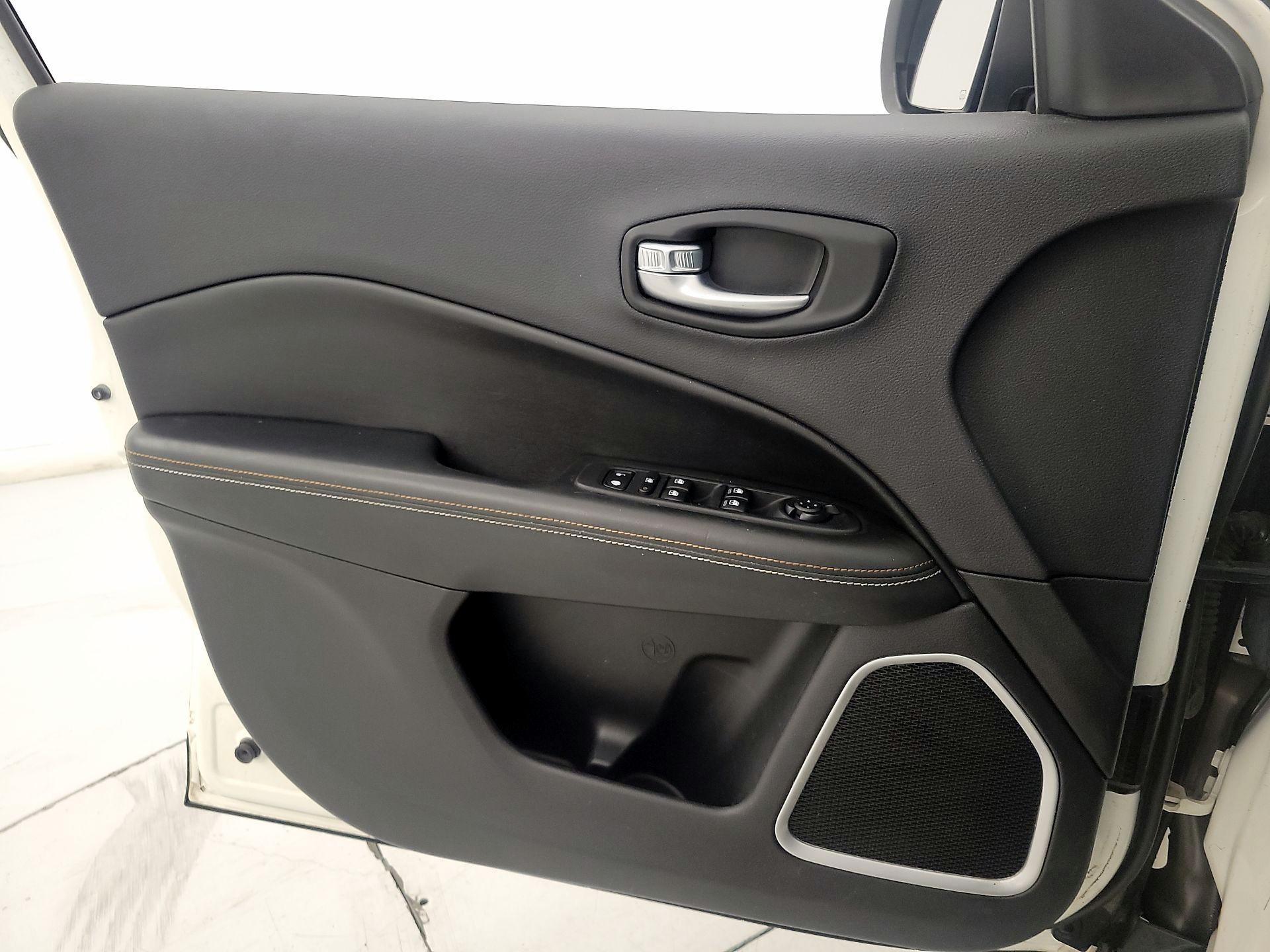 Thumbnail: 2018 Jeep Compass - 12