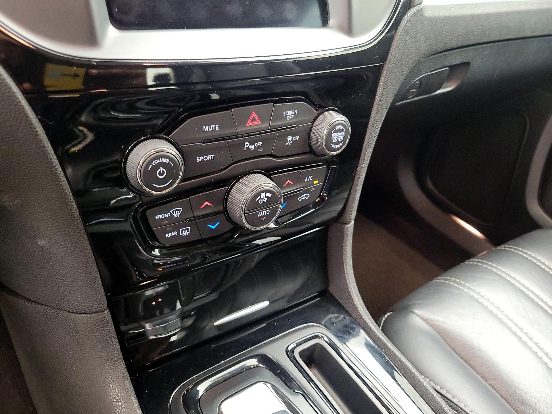 Thumbnail: 2018 Chrysler 300 - 14