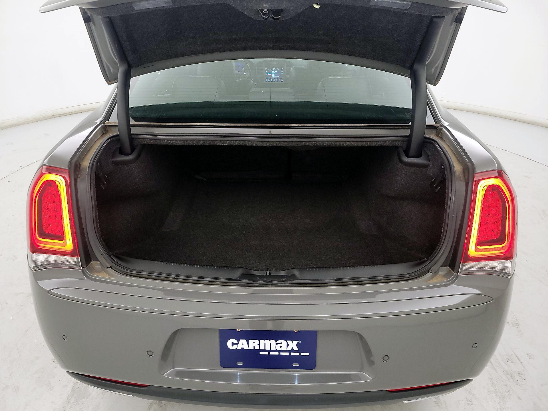 Thumbnail: 2018 Chrysler 300 - 17