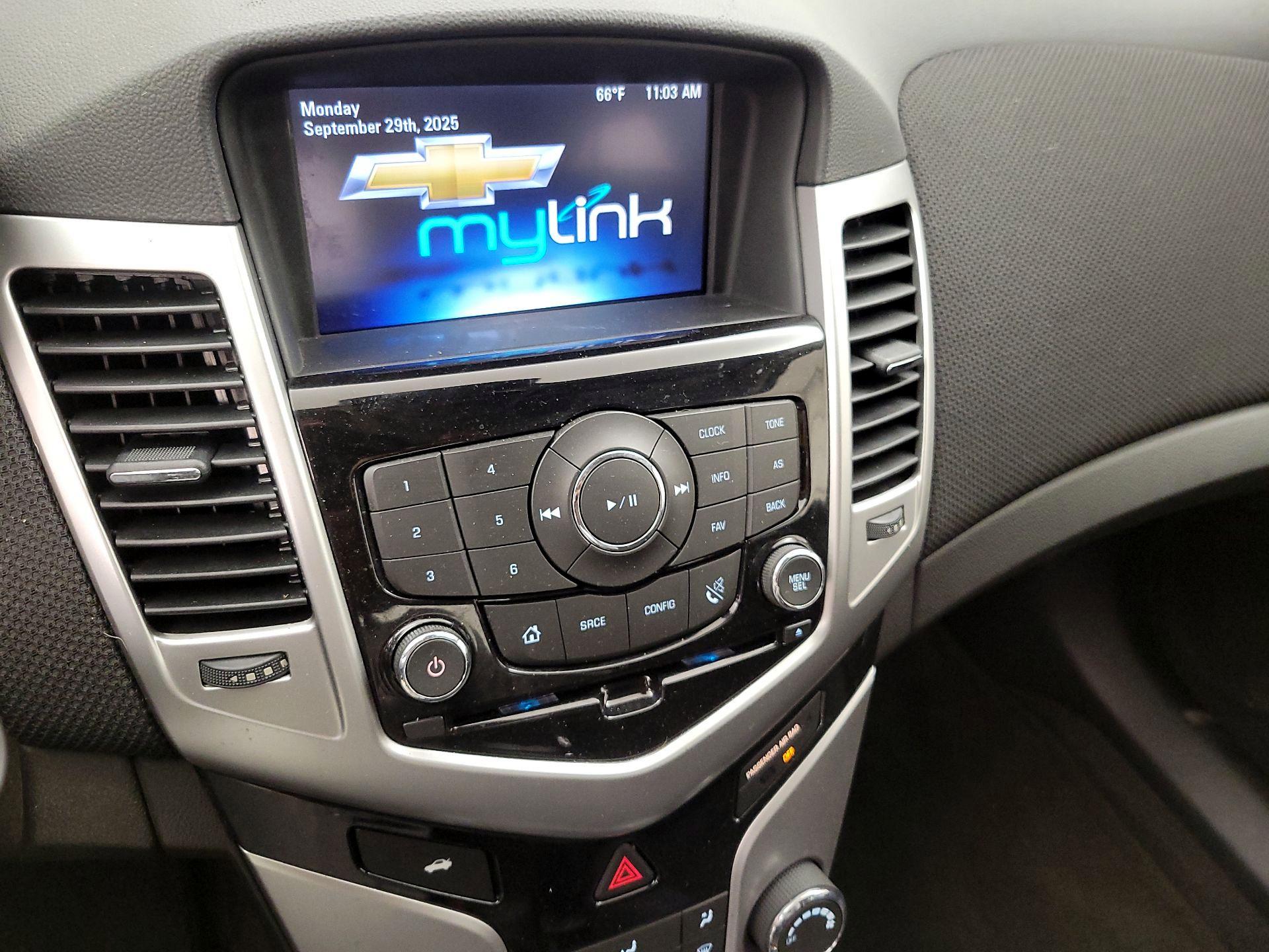 Thumbnail: 2015 Chevrolet Cruze - 13