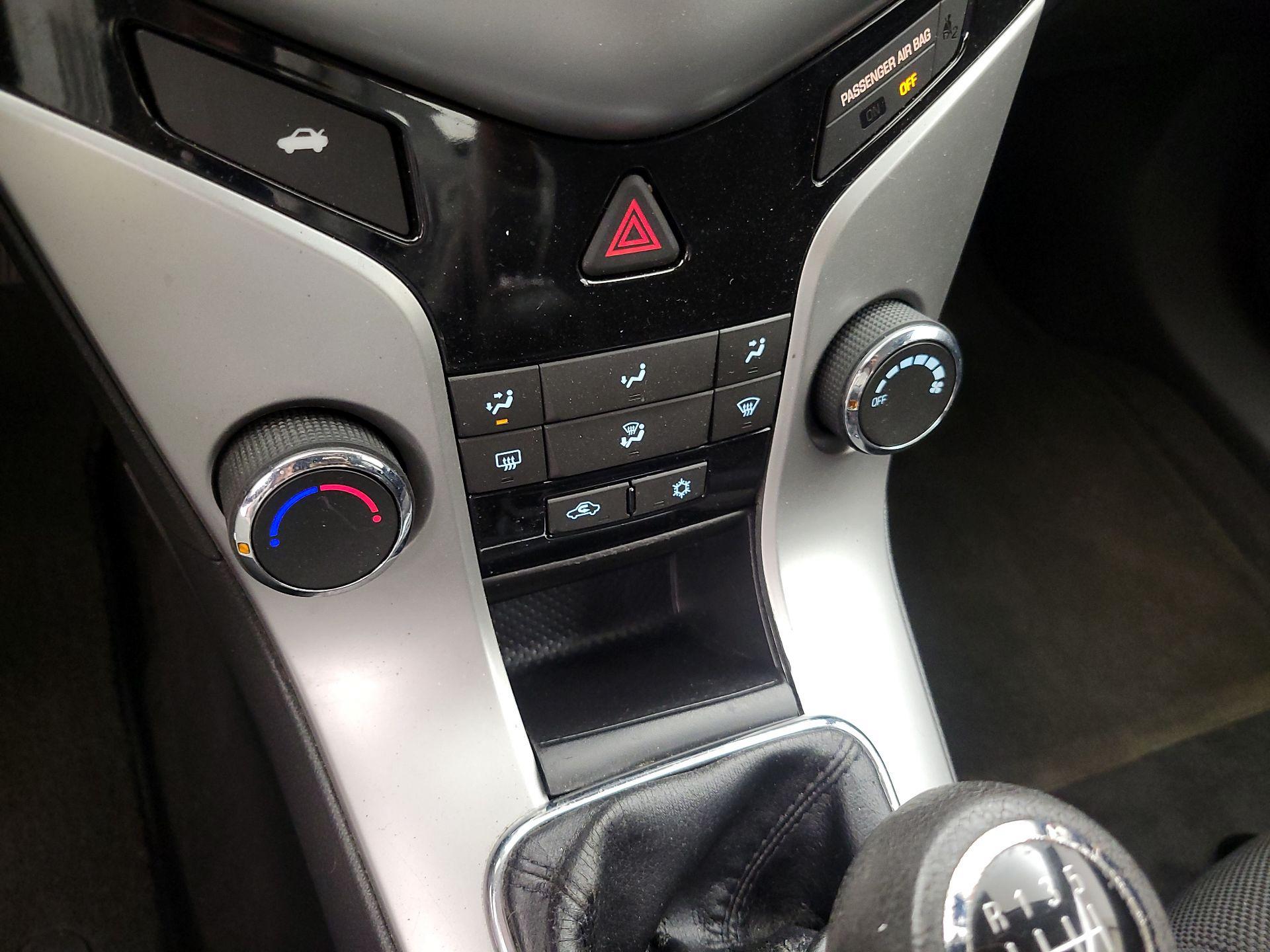 Thumbnail: 2015 Chevrolet Cruze - 14