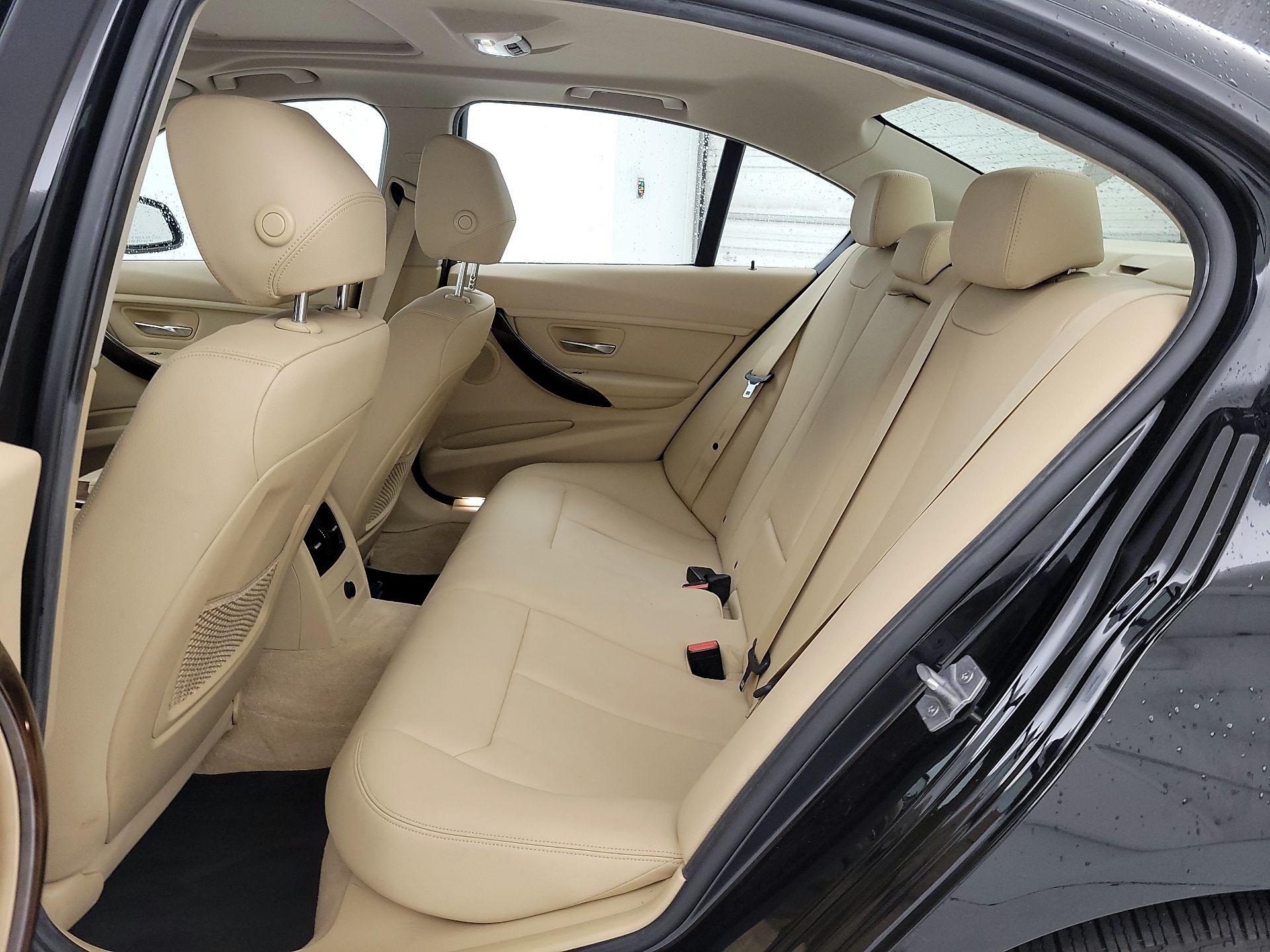 Thumbnail: 2016 BMW 3 Series - 16