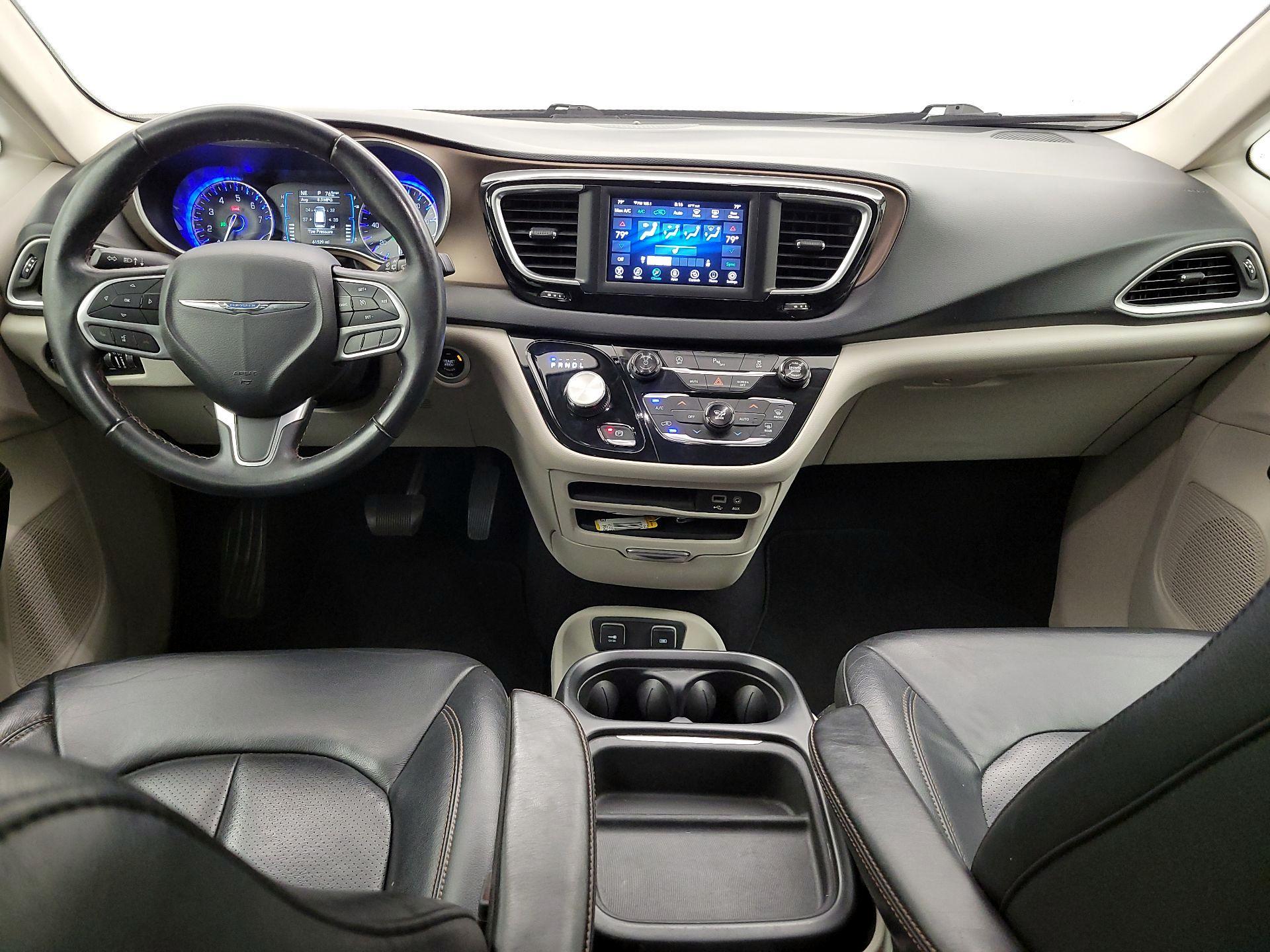 Thumbnail: 2018 Chrysler Pacifica - 9